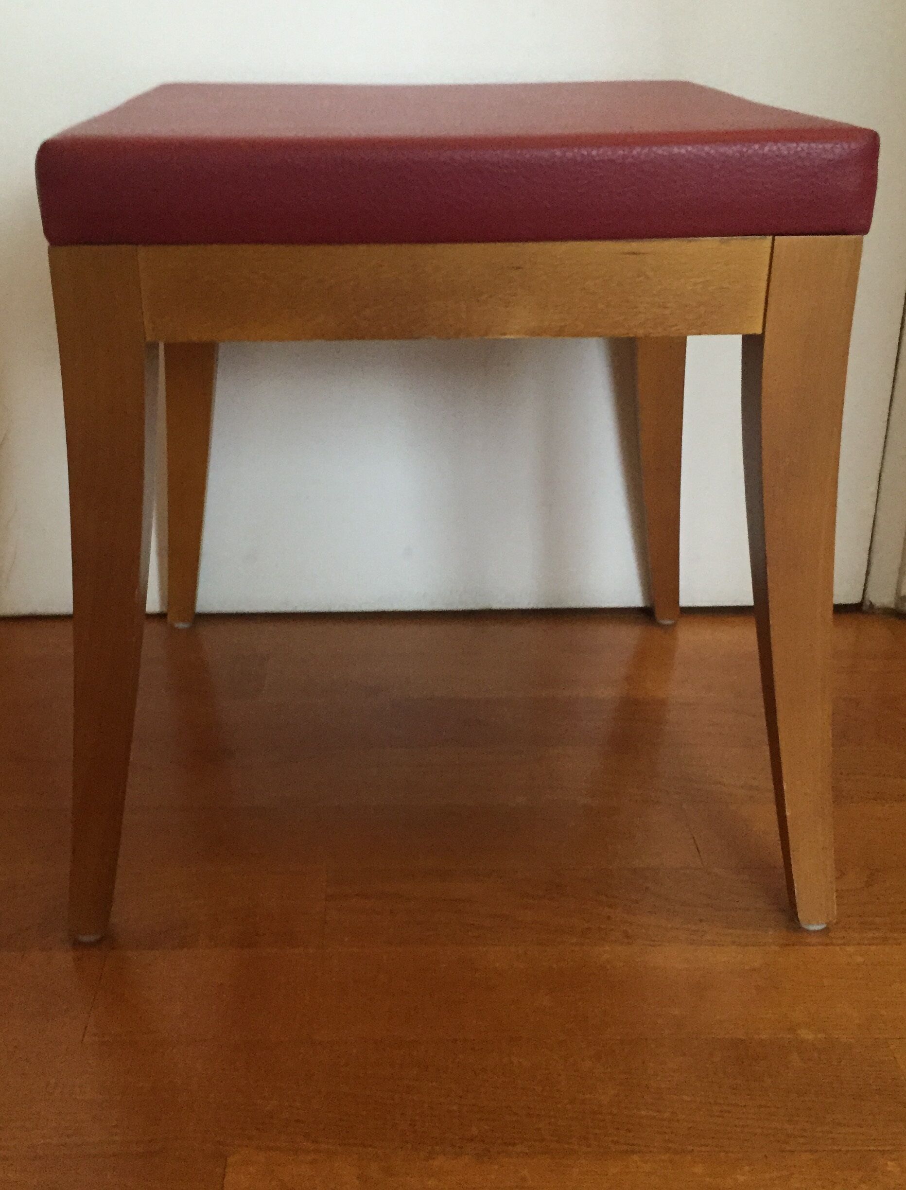 Stool in solid wood, covered with leatherette Burgundy