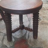 Table bas avec 2 petit tabouret