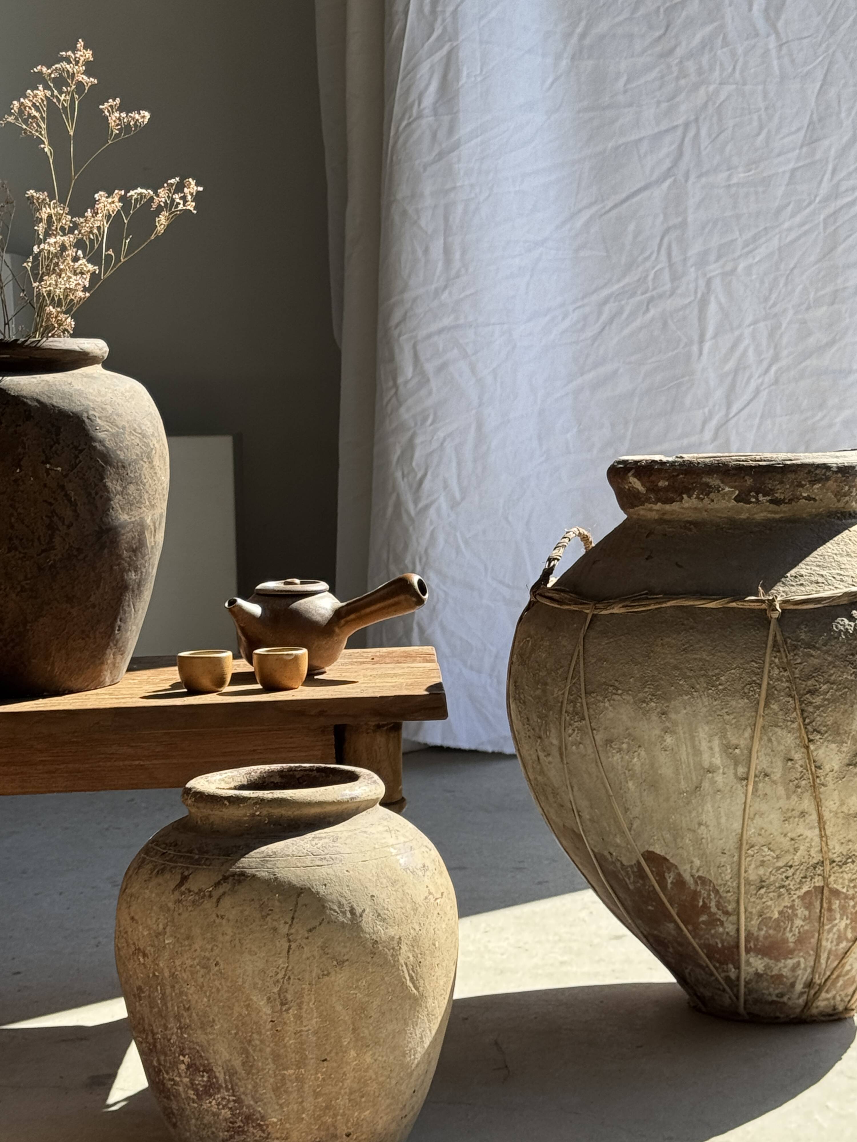 Vase de Borneo en terre cuite brun (1) H35 D23