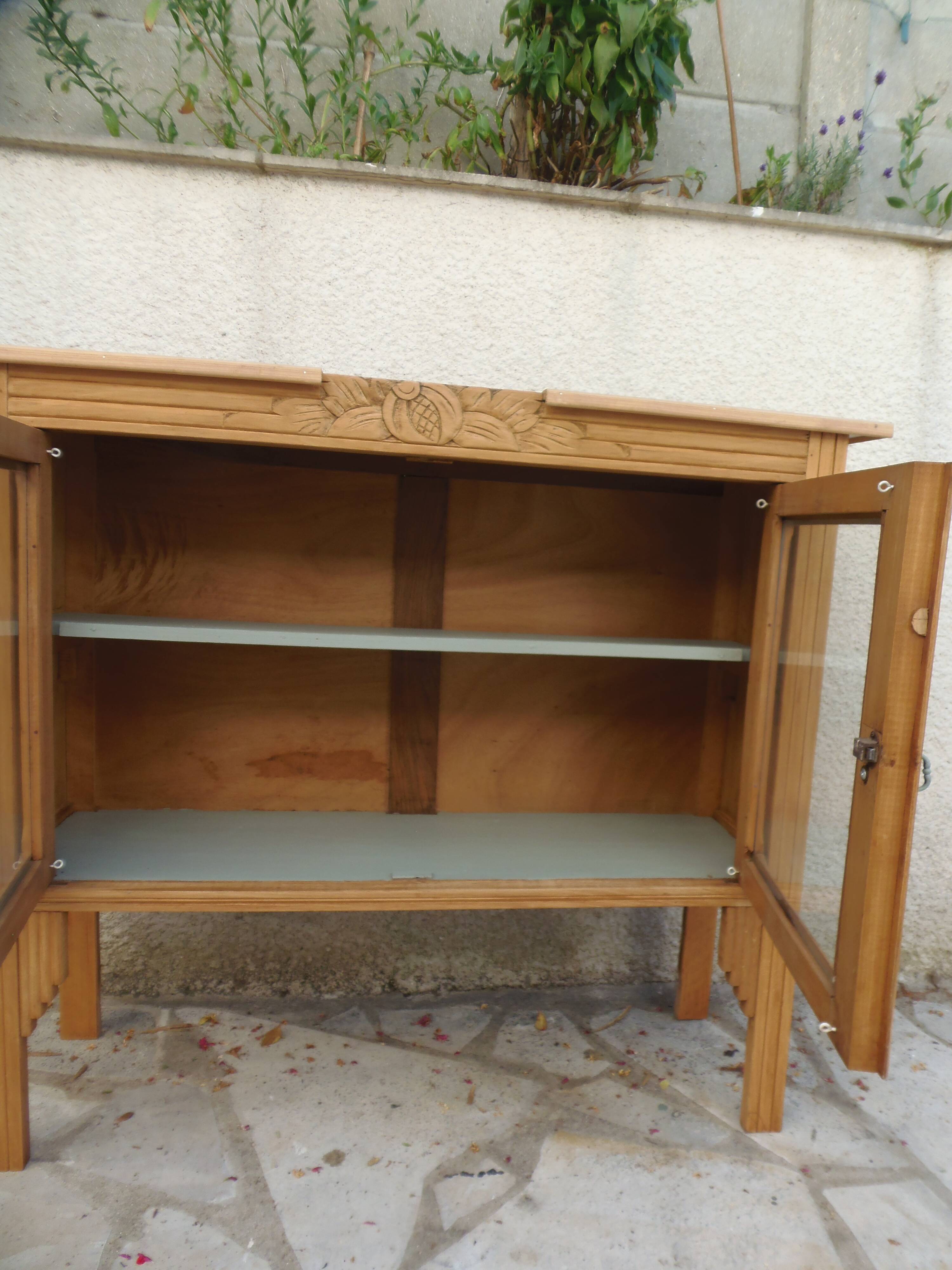 Art Deco sideboard in wood, with 2 glass doors.