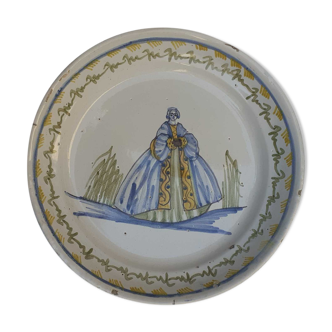 Decorative plate in earthenware