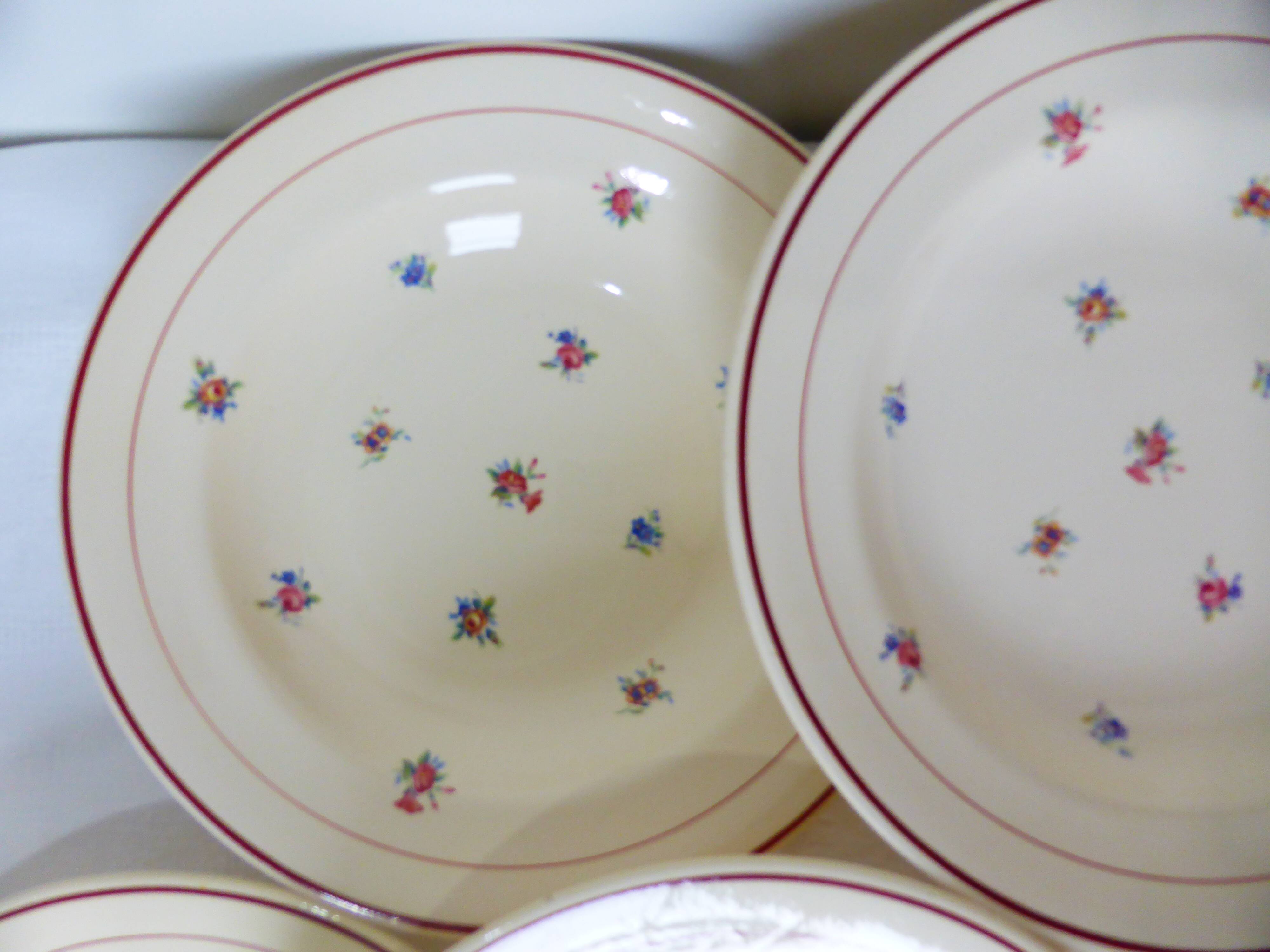 Set de 6 assiettes creuses vintage en porcelaine des Salins 2103127