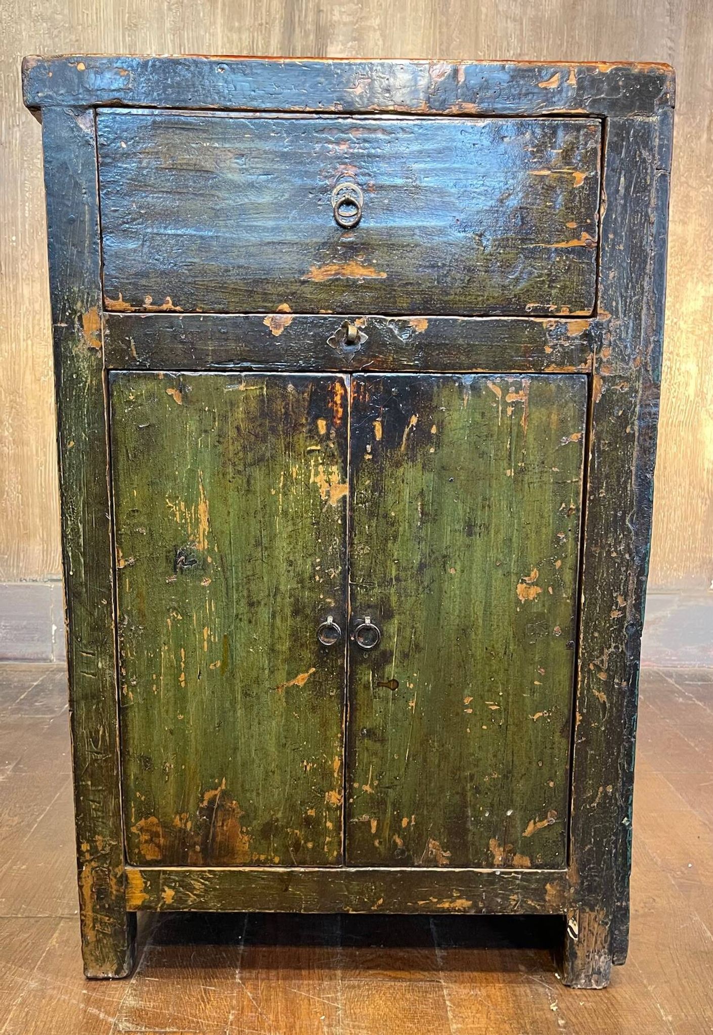 Antique Chinese sideboard with 4 doors + 2 drawers