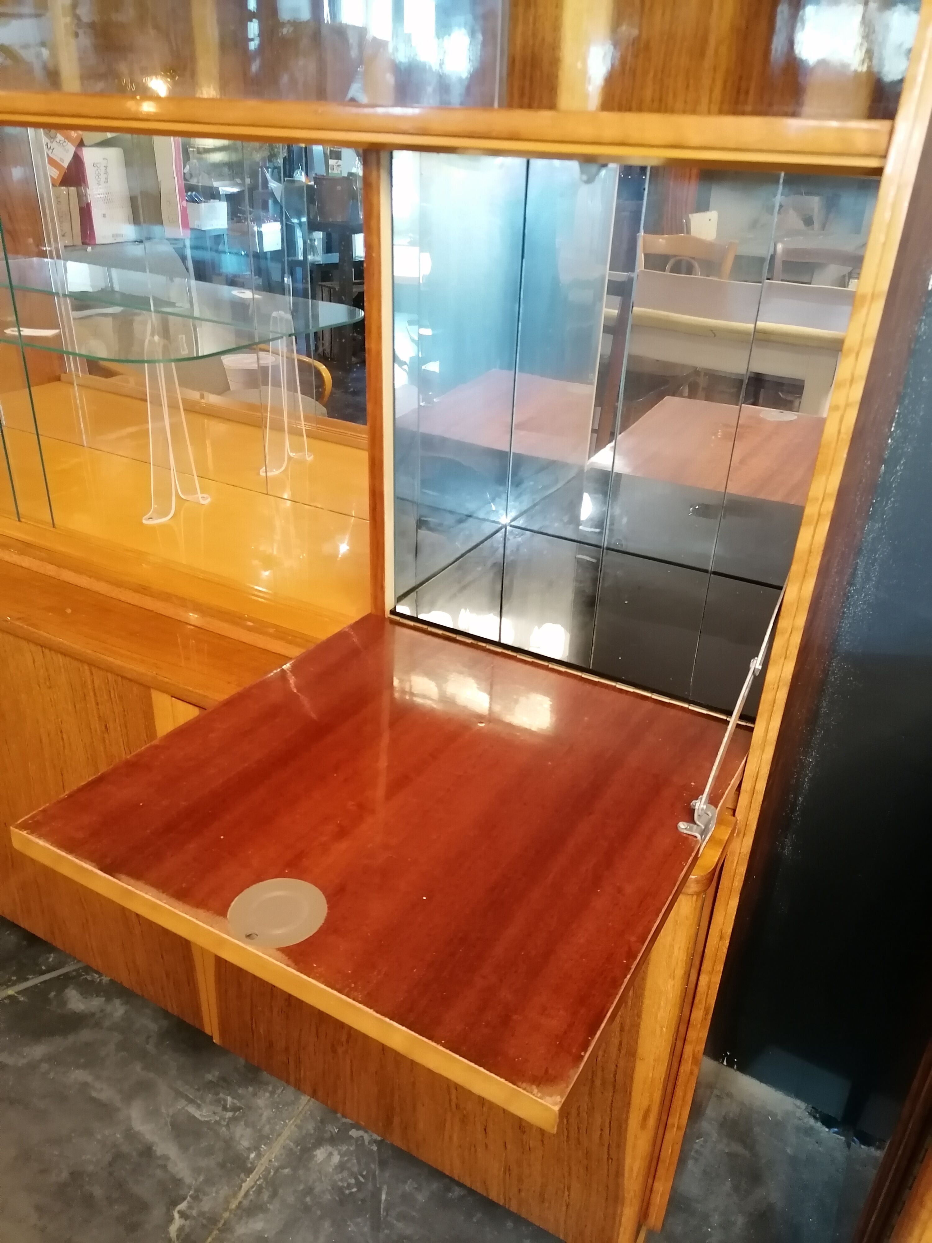 Buffet scandinave vintage en bois, bahut vitrine tchèque, meuble bar années 60
