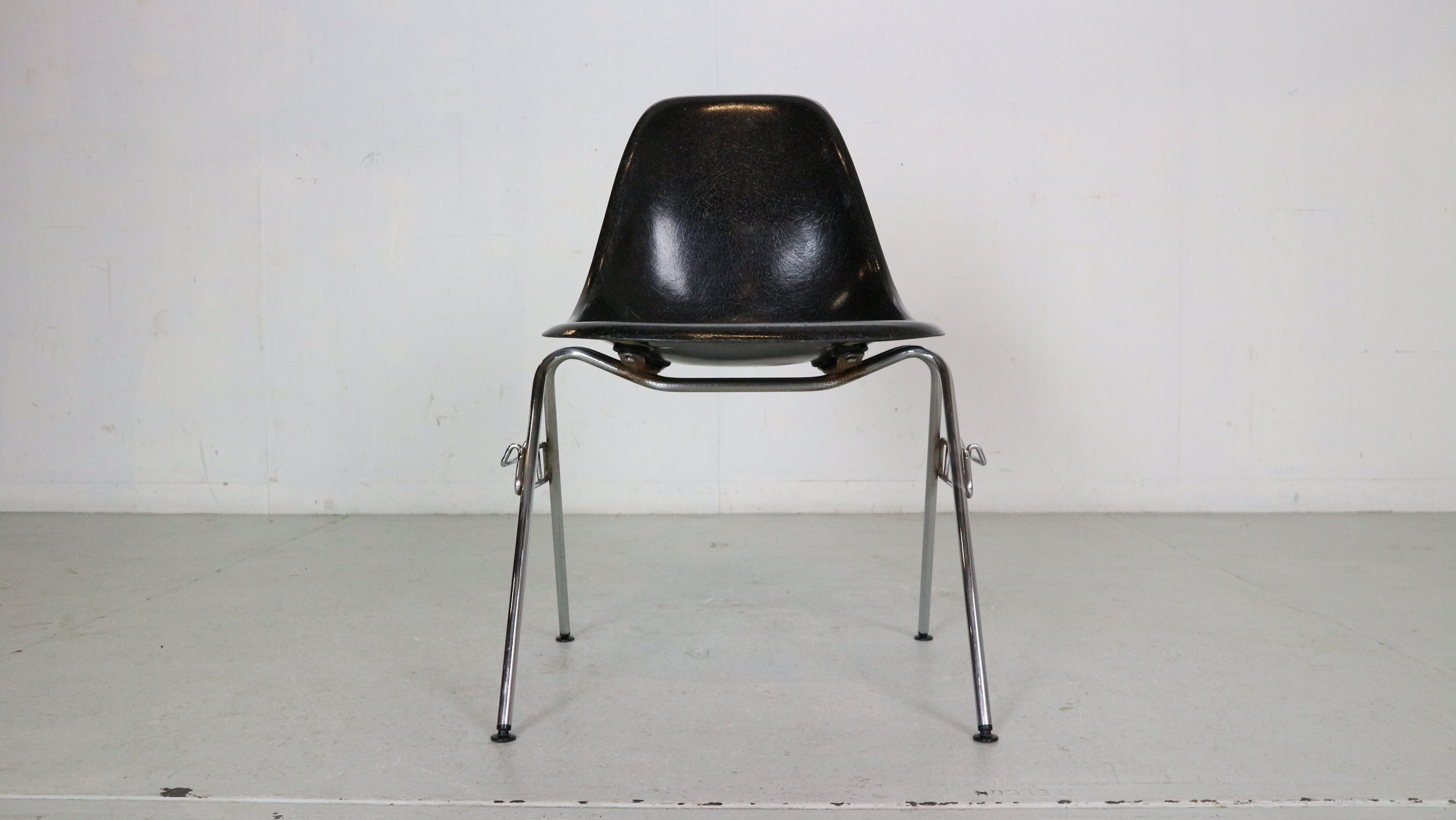 Charles & Ray Eames "DSS" Black Dinning Room Chairs For Herman Miller, 1974