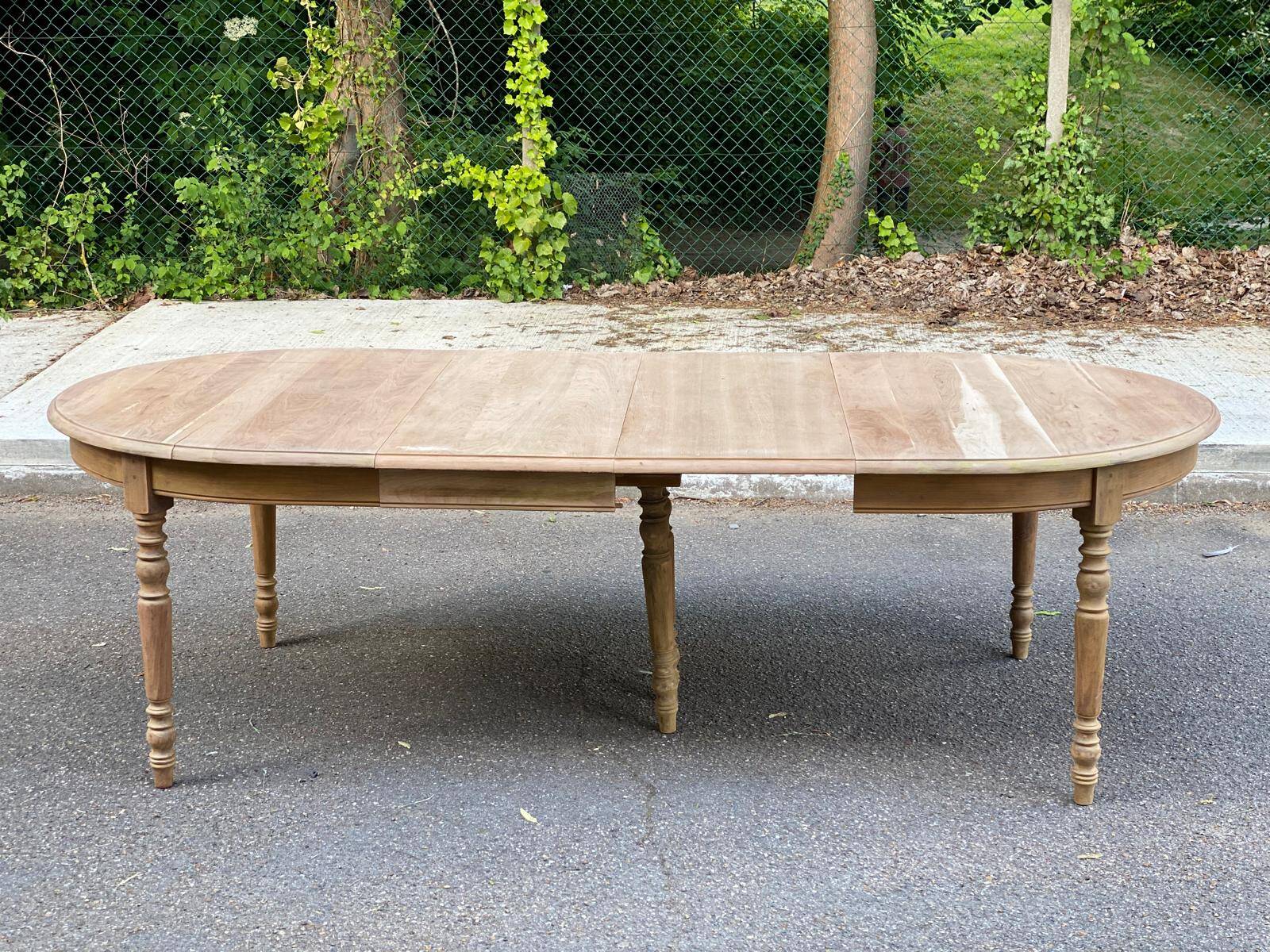 Large round extendable Louis Philippe 19th century dining table, renovated, 250cm