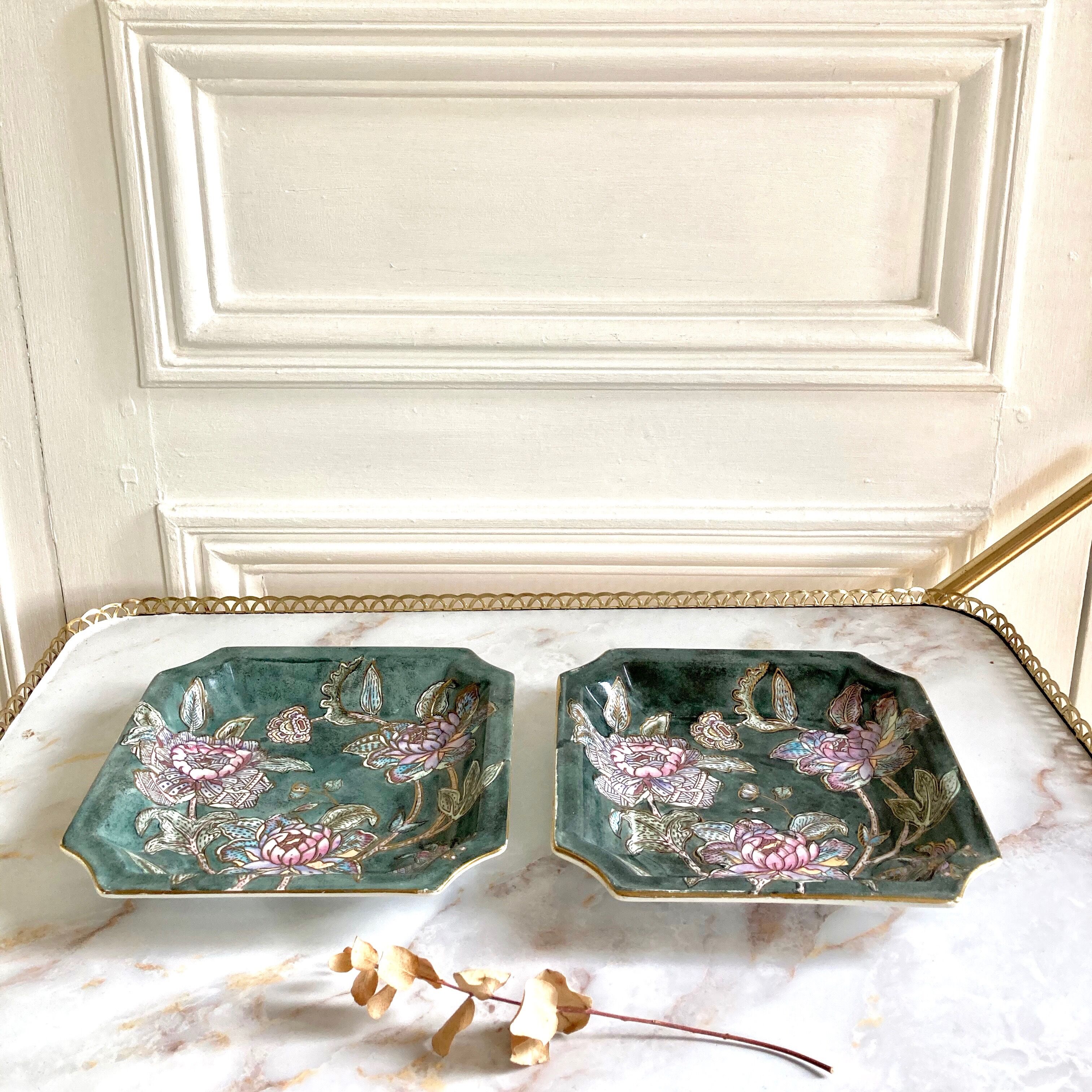 Pair of empty-poached decoration flowers