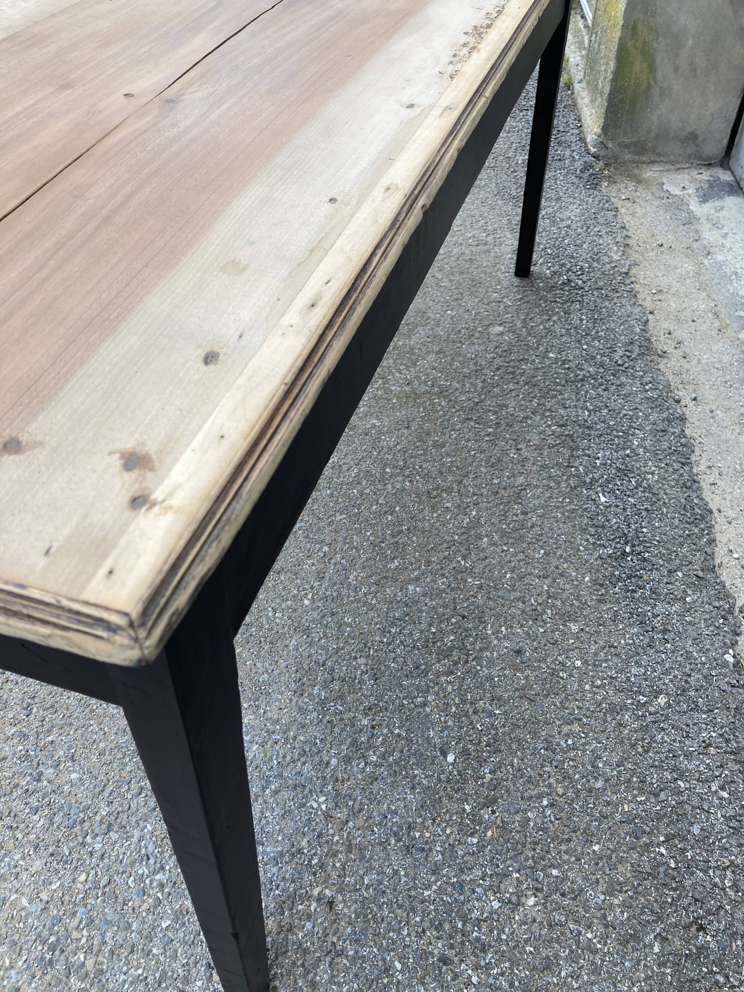 Console natural tray black footing