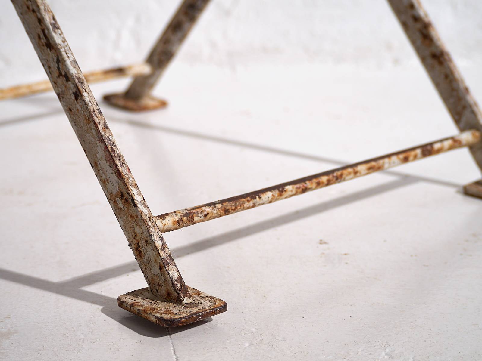 Antique red folding garden chairs (circa 1920). Set of 4 pieces