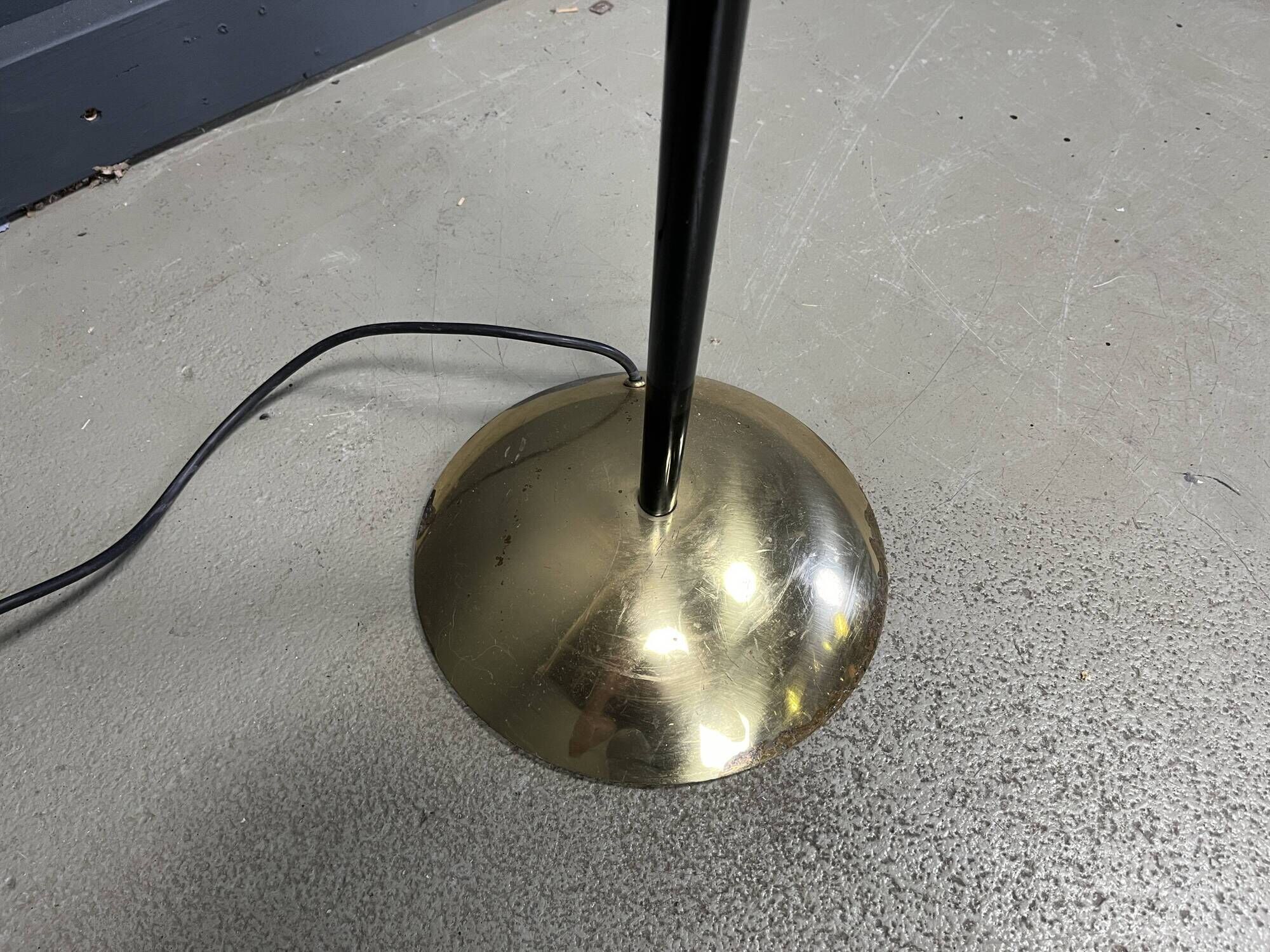 Modernist italian brass floor lamp, 1980s