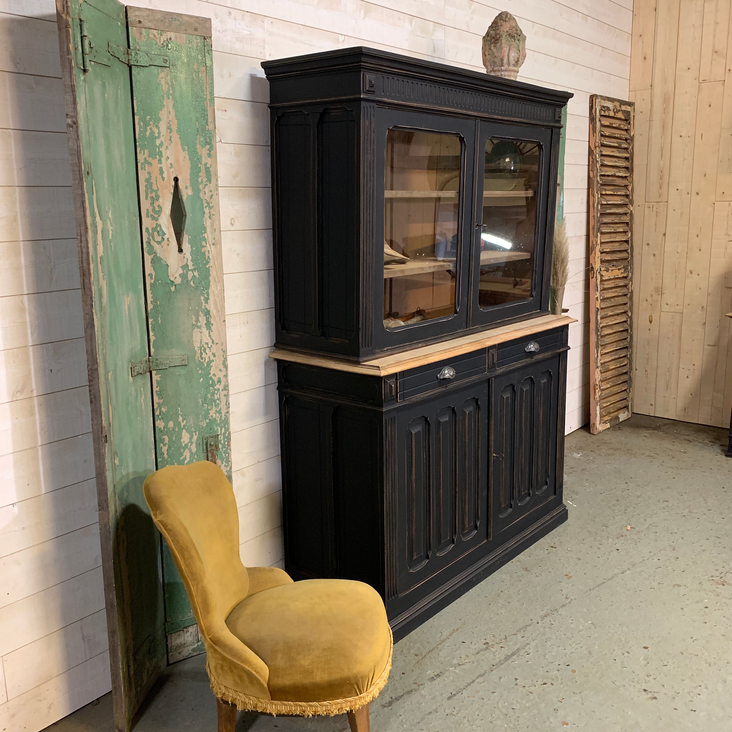 Vaisselier 1930 patinated black