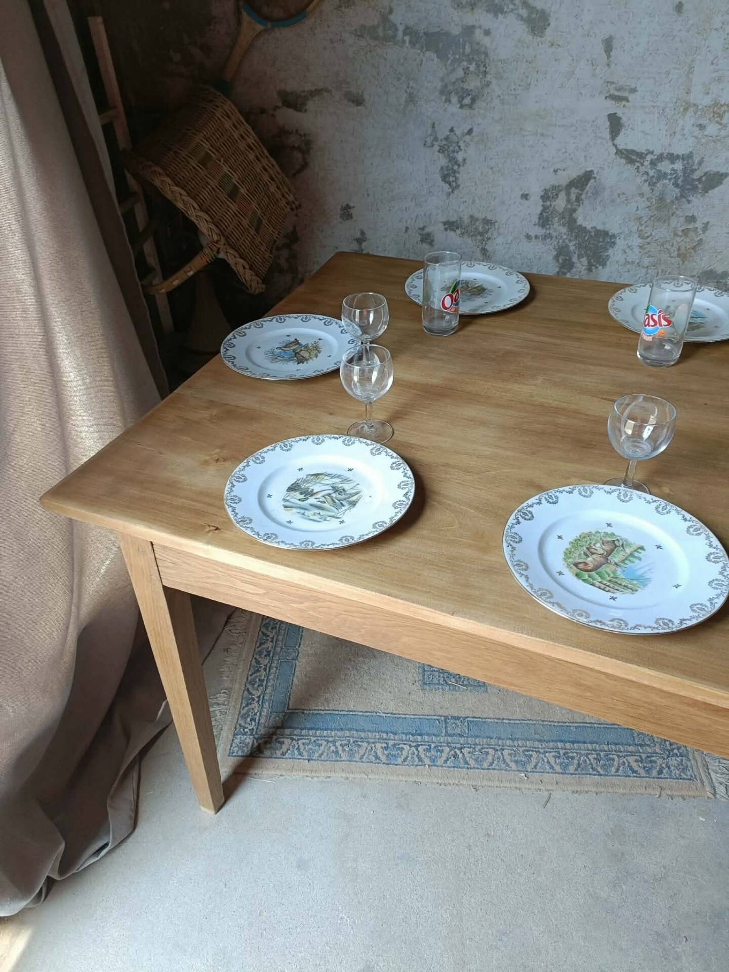 Farm table