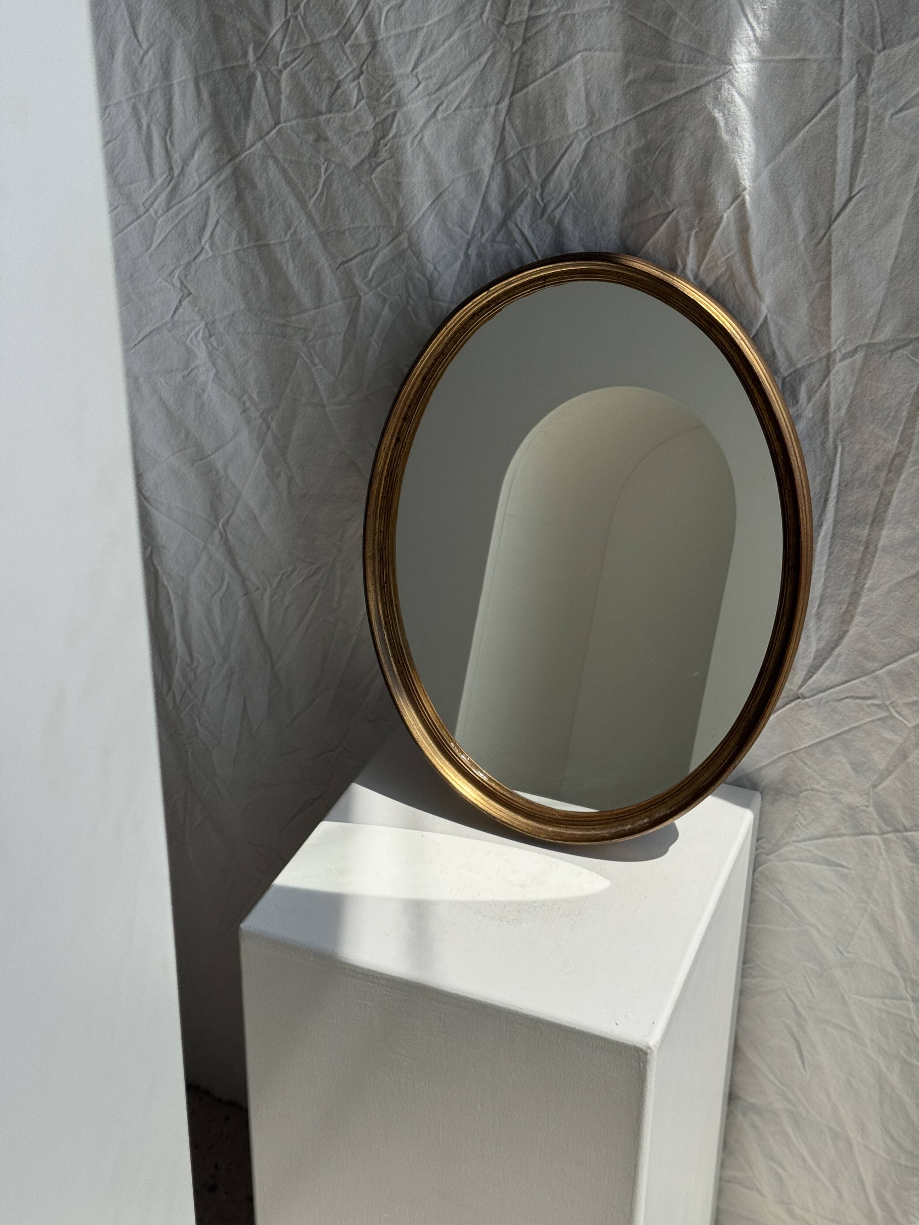 Classic gold oval mirror 42x32