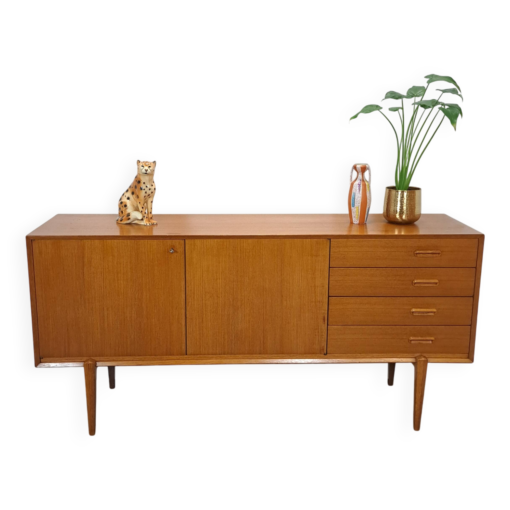 Dressoir avec de grandes capacités en lades vintage