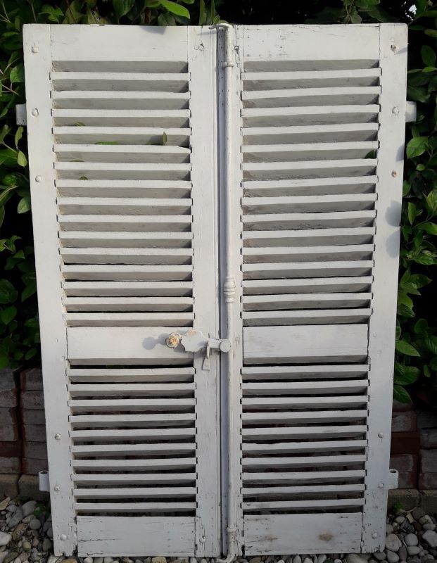 Pair of small shutters