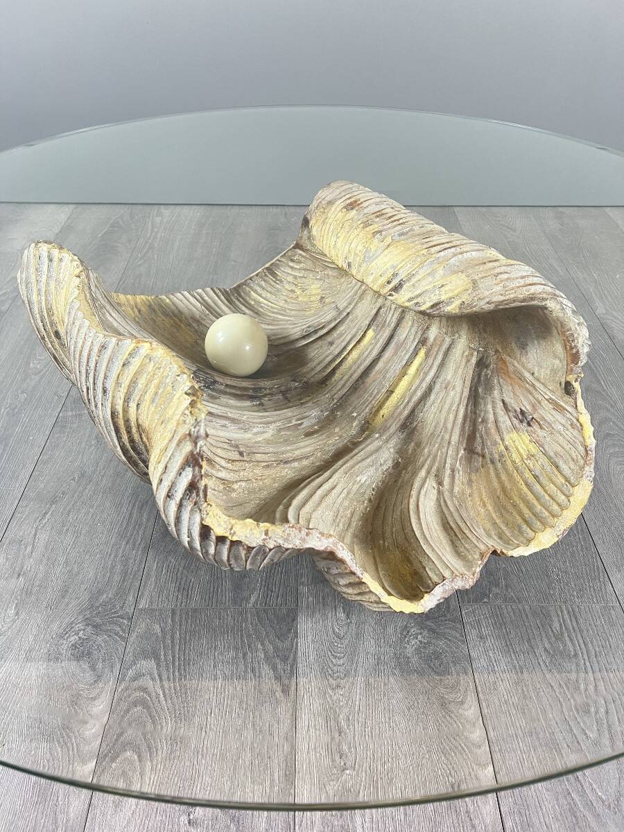 Shell-shaped coffee table in carved wood, 20th century