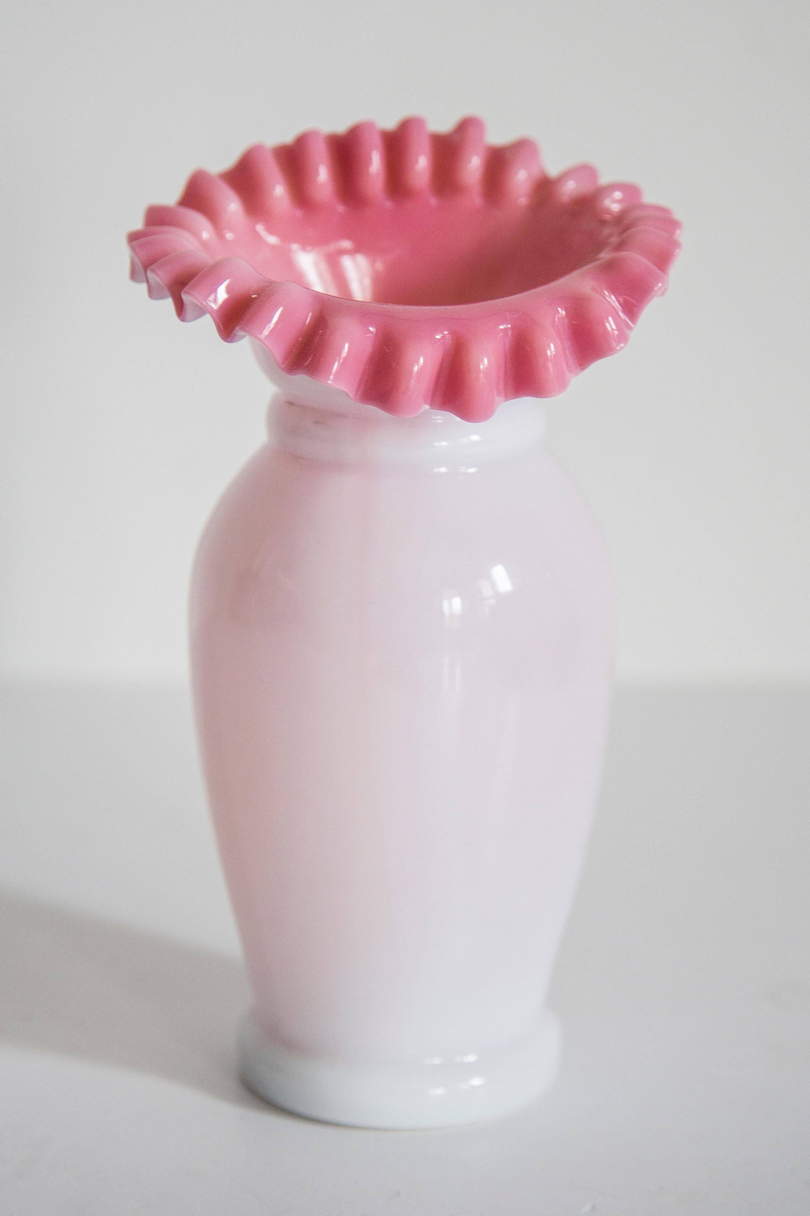 Vintage artistic pink glass vase, Tarnowiec, Sulczan, Europe, 1970s