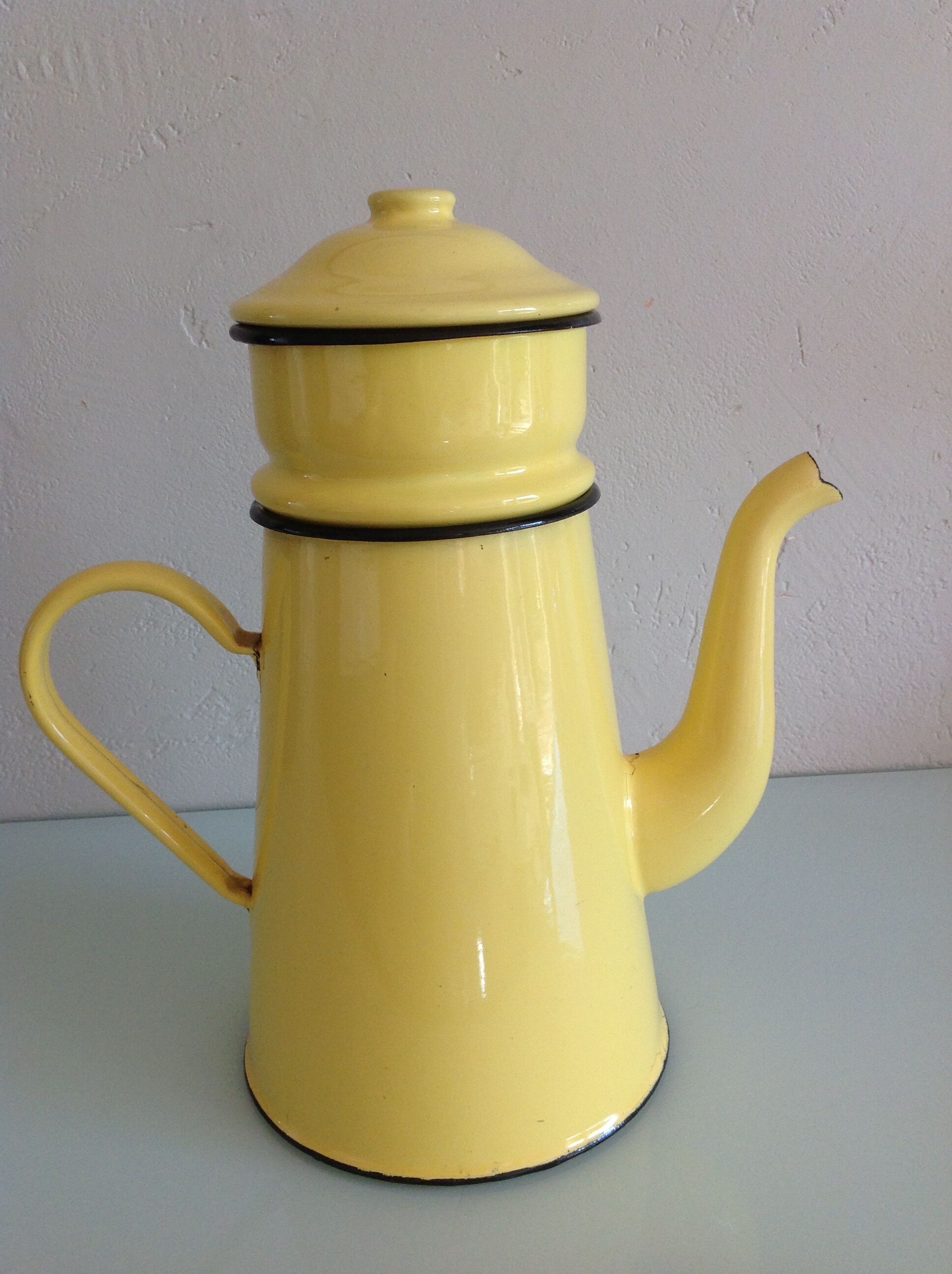 Former yellow enamelled coffee maker 50/60