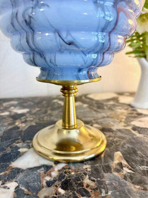 Small Art Deco lamp in marbled opaline.