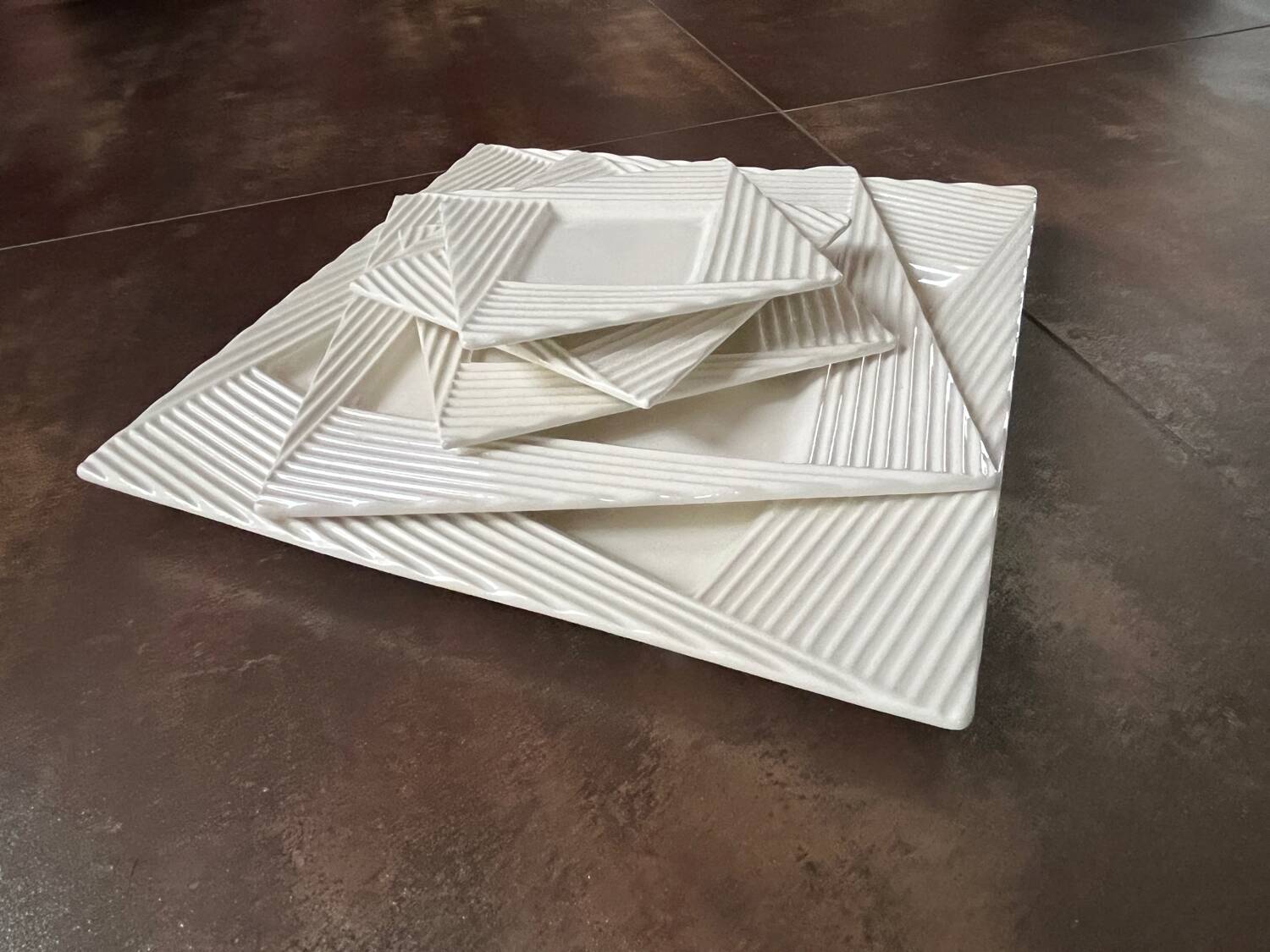 5 nesting plates by Paco Rabanne in Gien earthenware.