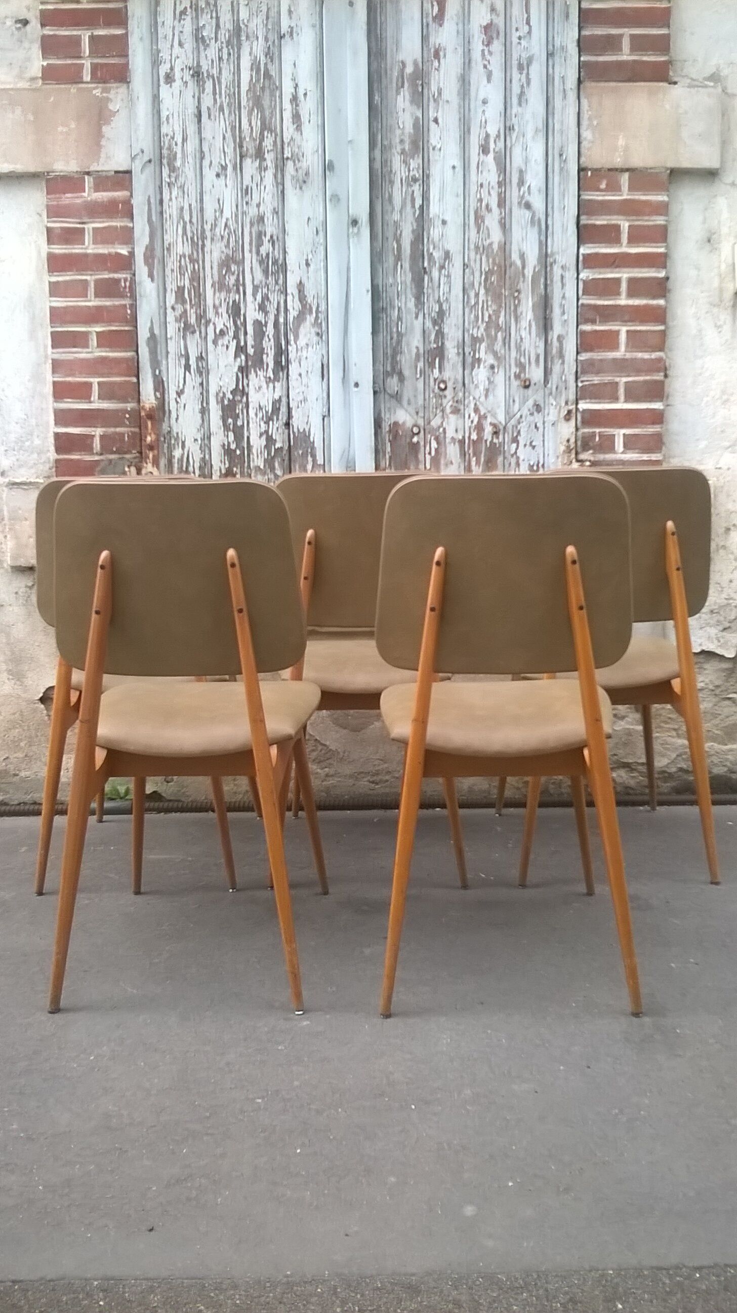 5 chaises style scandinave