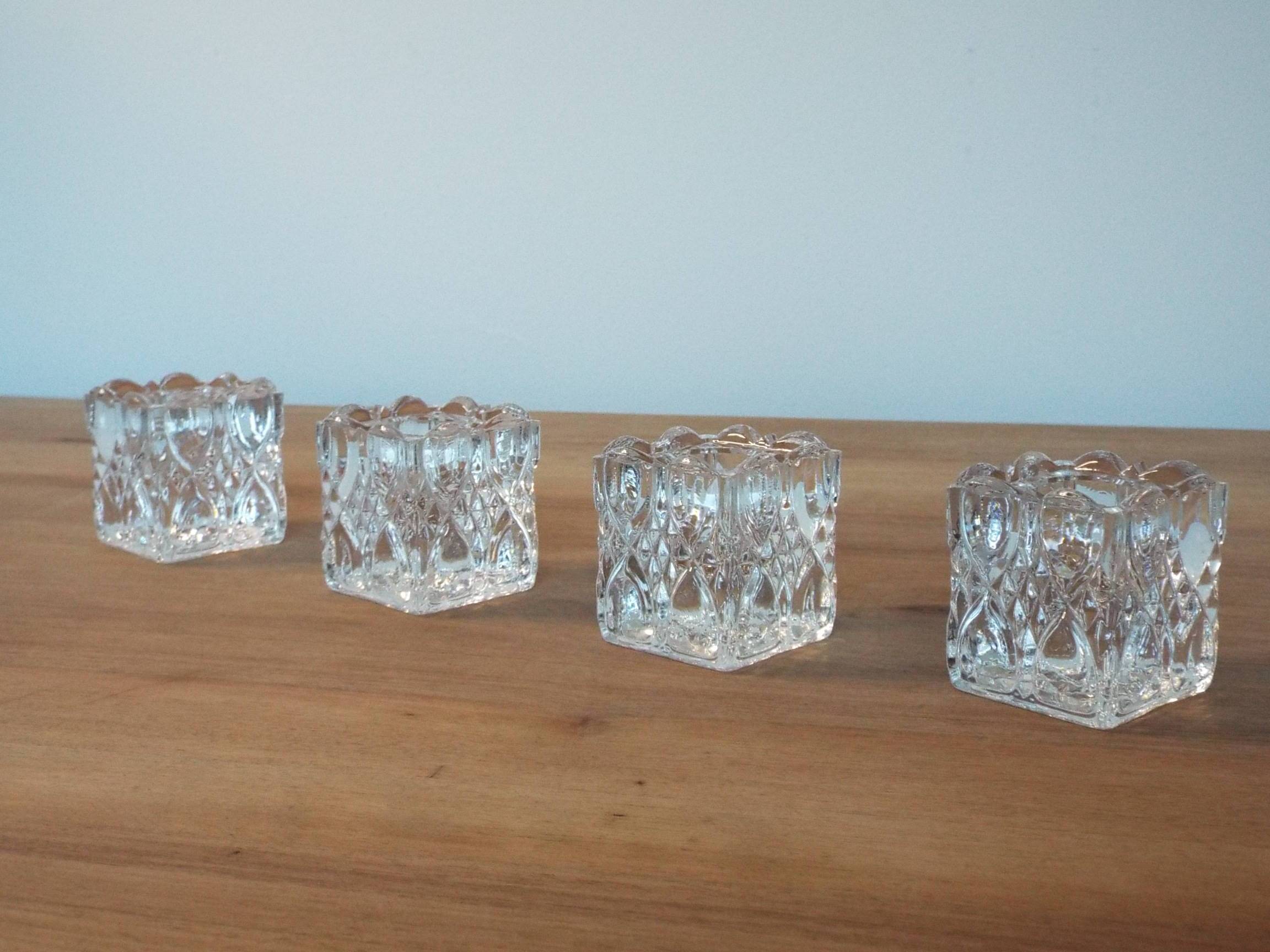 4 bougeoirs en verre ciselé