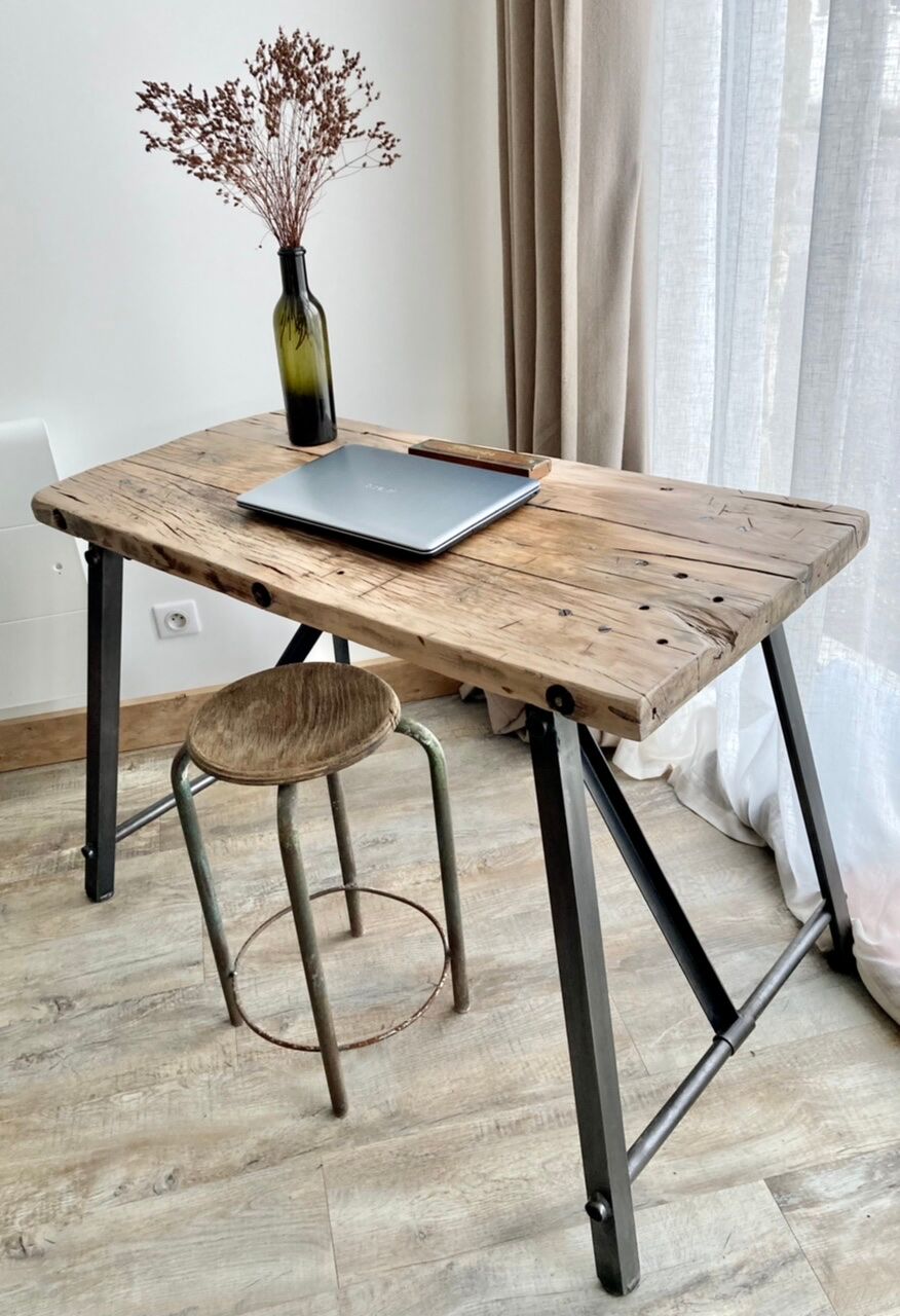 Wooden set and metal legs