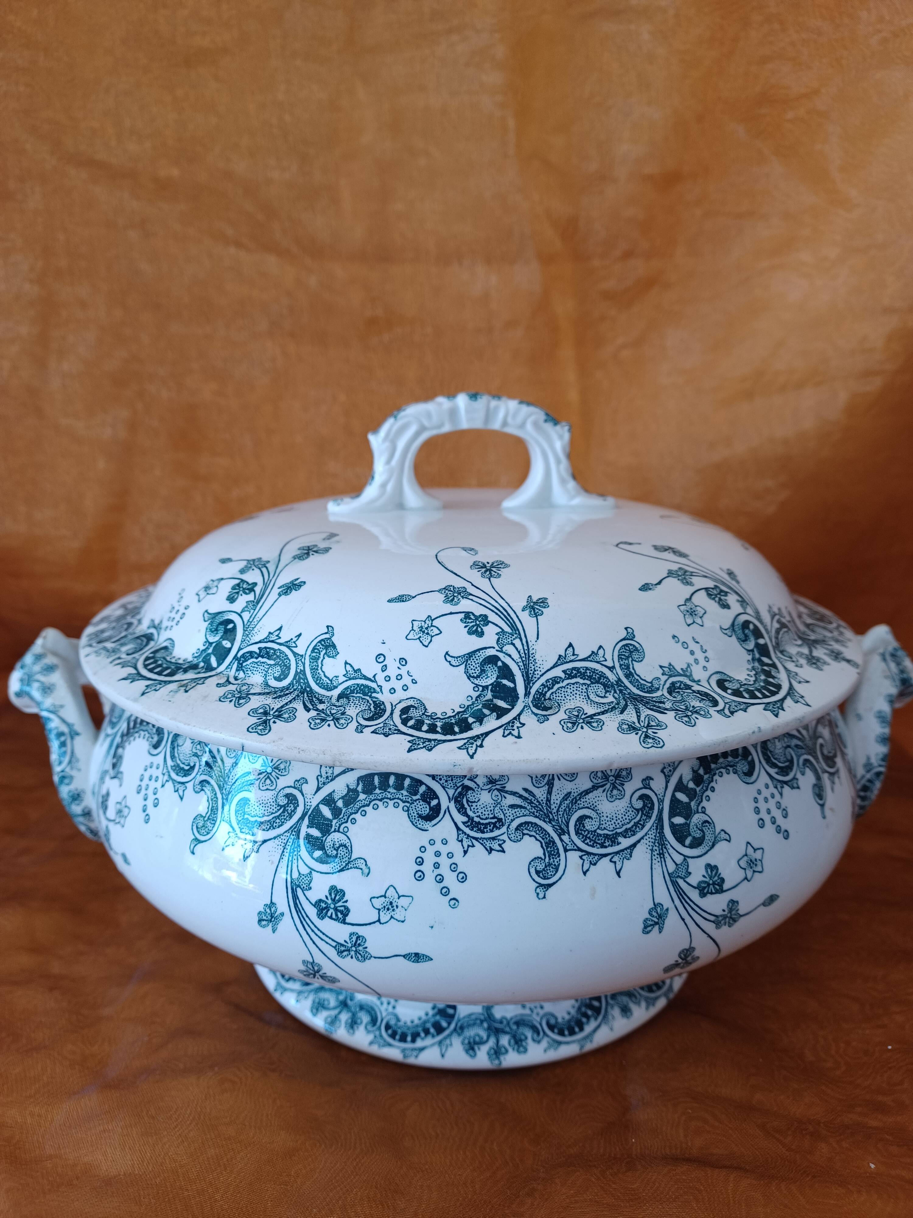 Earthenware soup tureen Saint-Amand and Hamage-