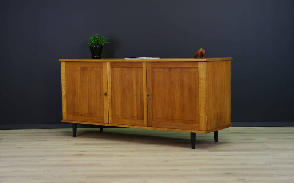 Buffet en chêne, design danois, années 60, production : Danemark