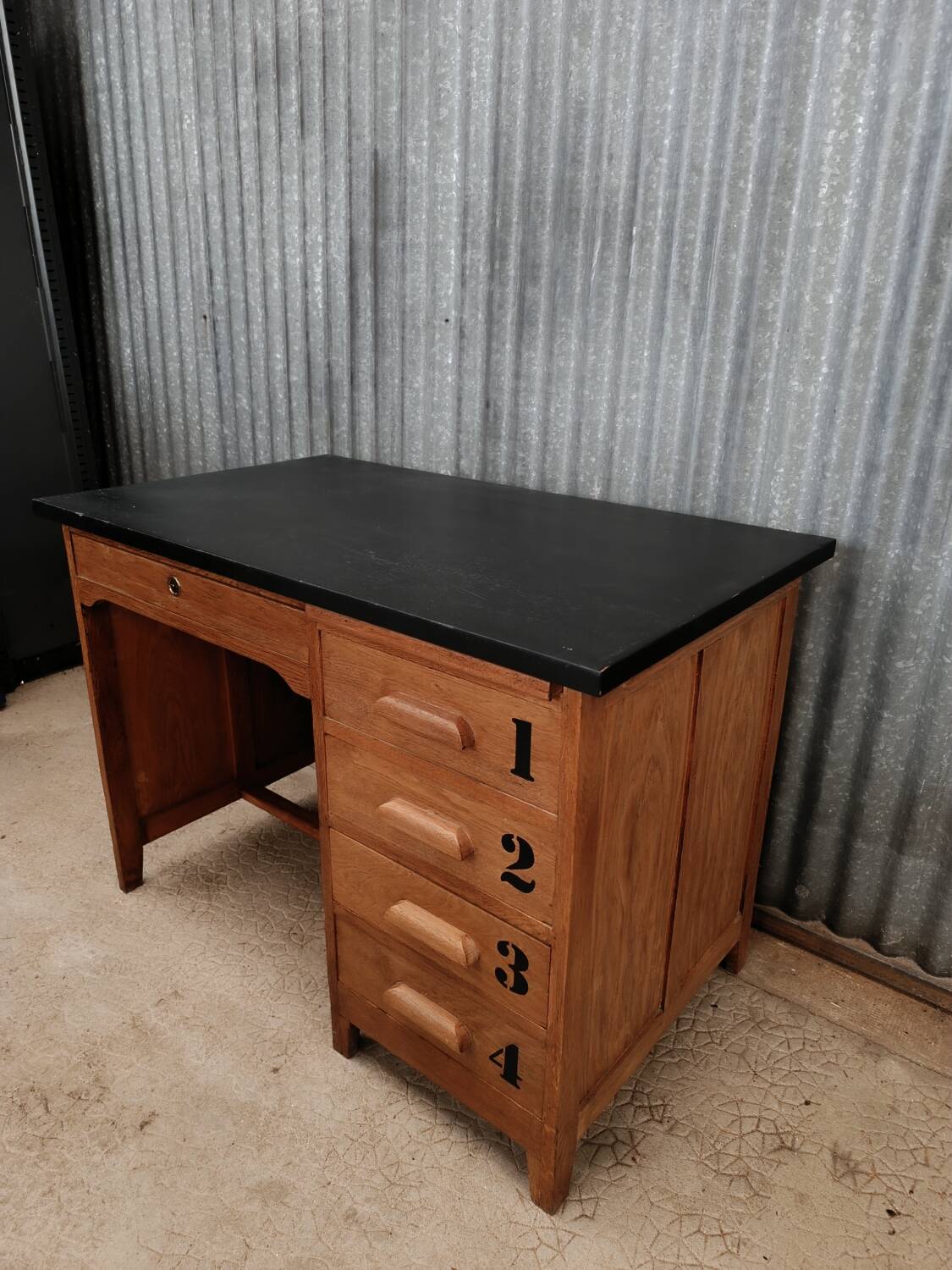 Bureau en bois massif vintage relooker