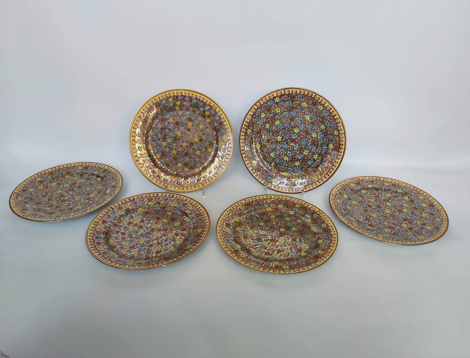 Sis porcelain plates decorated with "Thousand Flowers", China