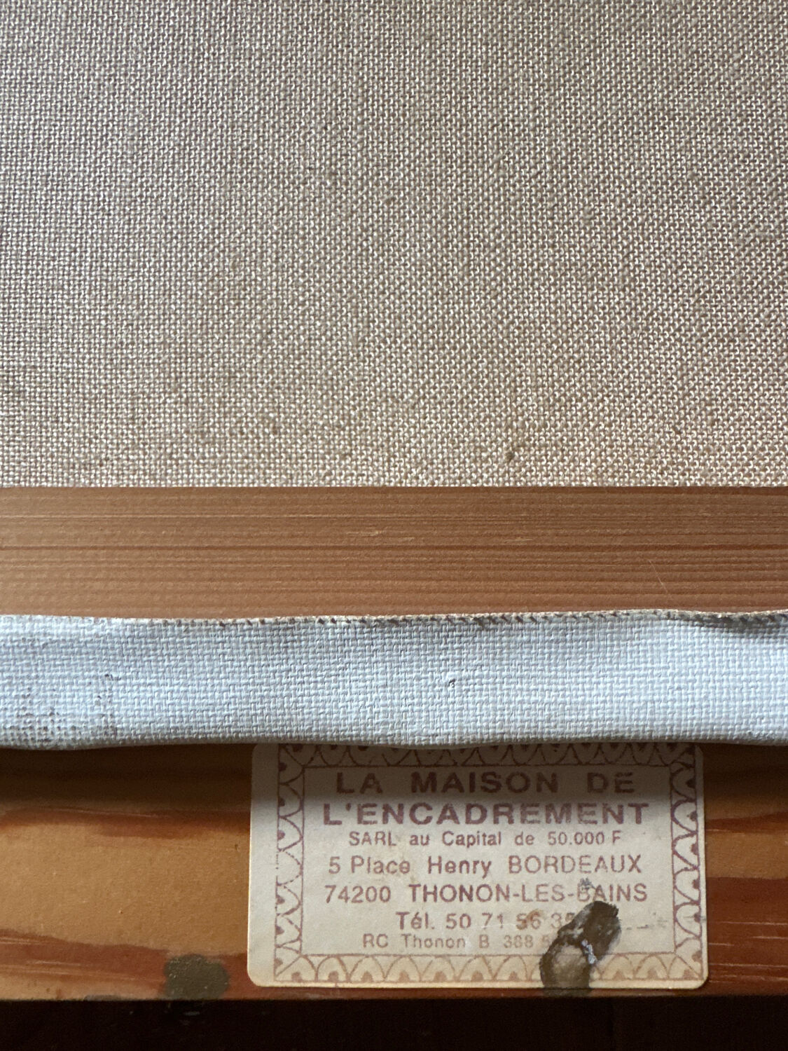 Oil on canvas signed FES – "Bouquet of roses with a small dog" – Style