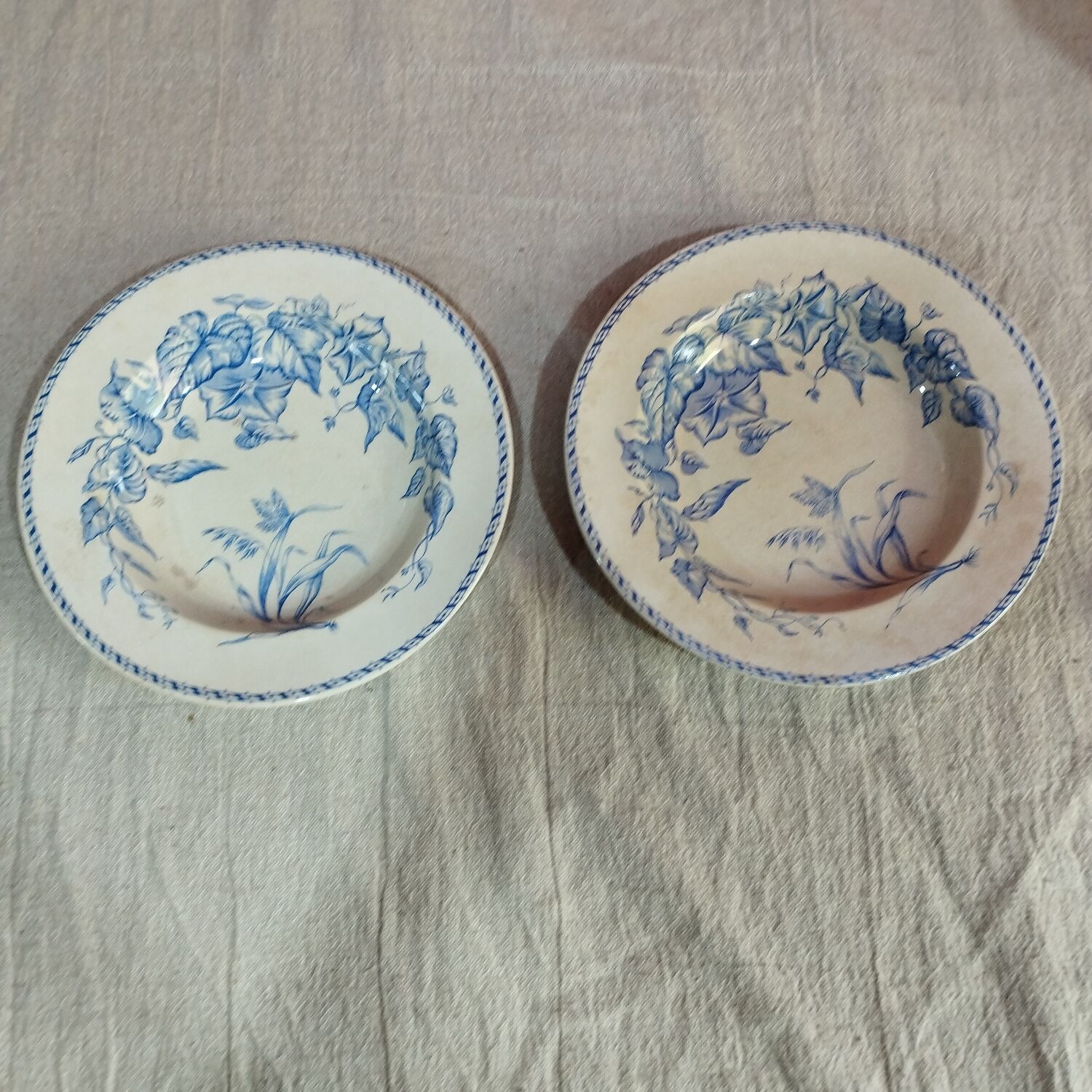Set of two hollow plates in English porcelain HB