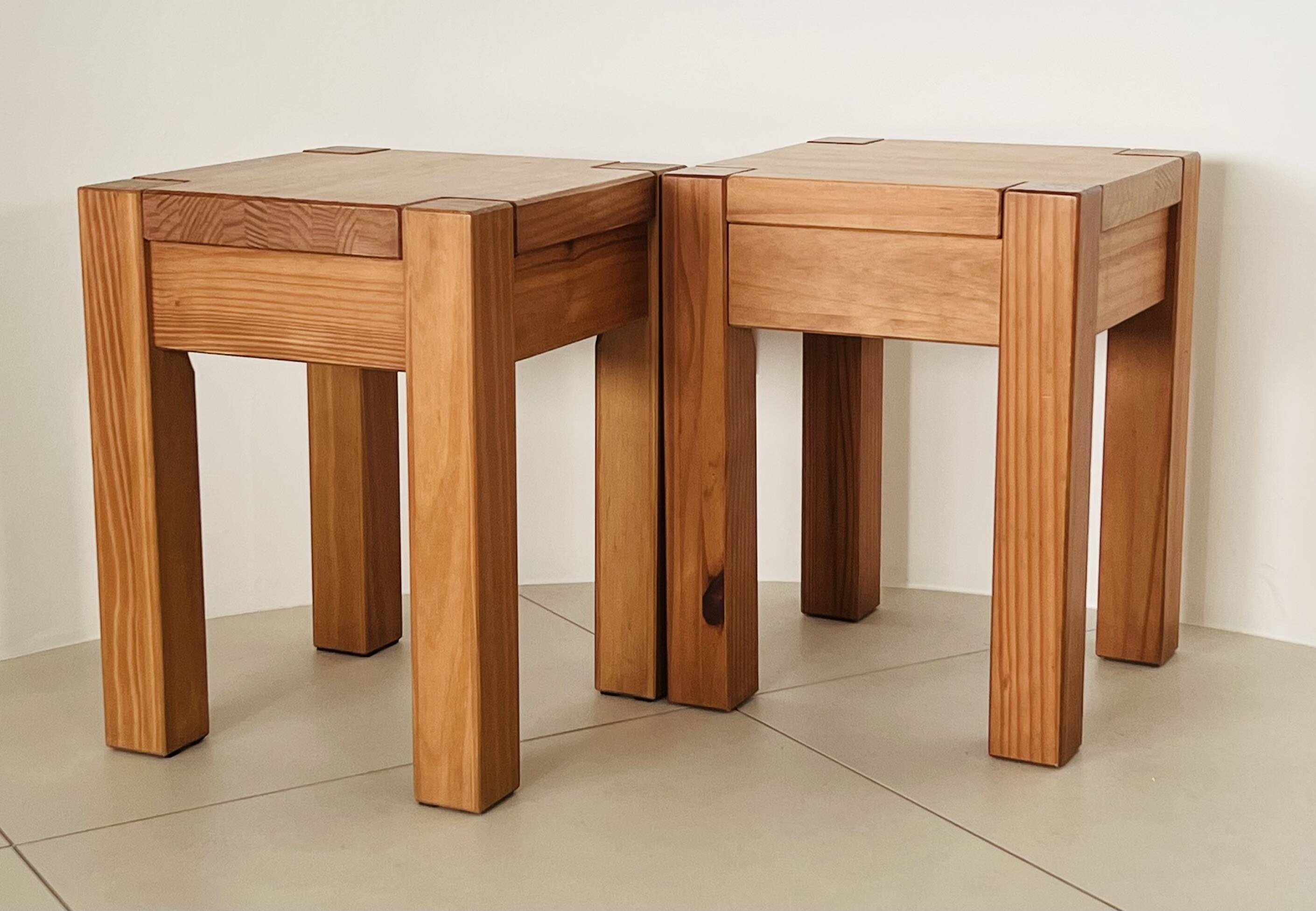 Paire de tabourets brésiliens en bois exotique
