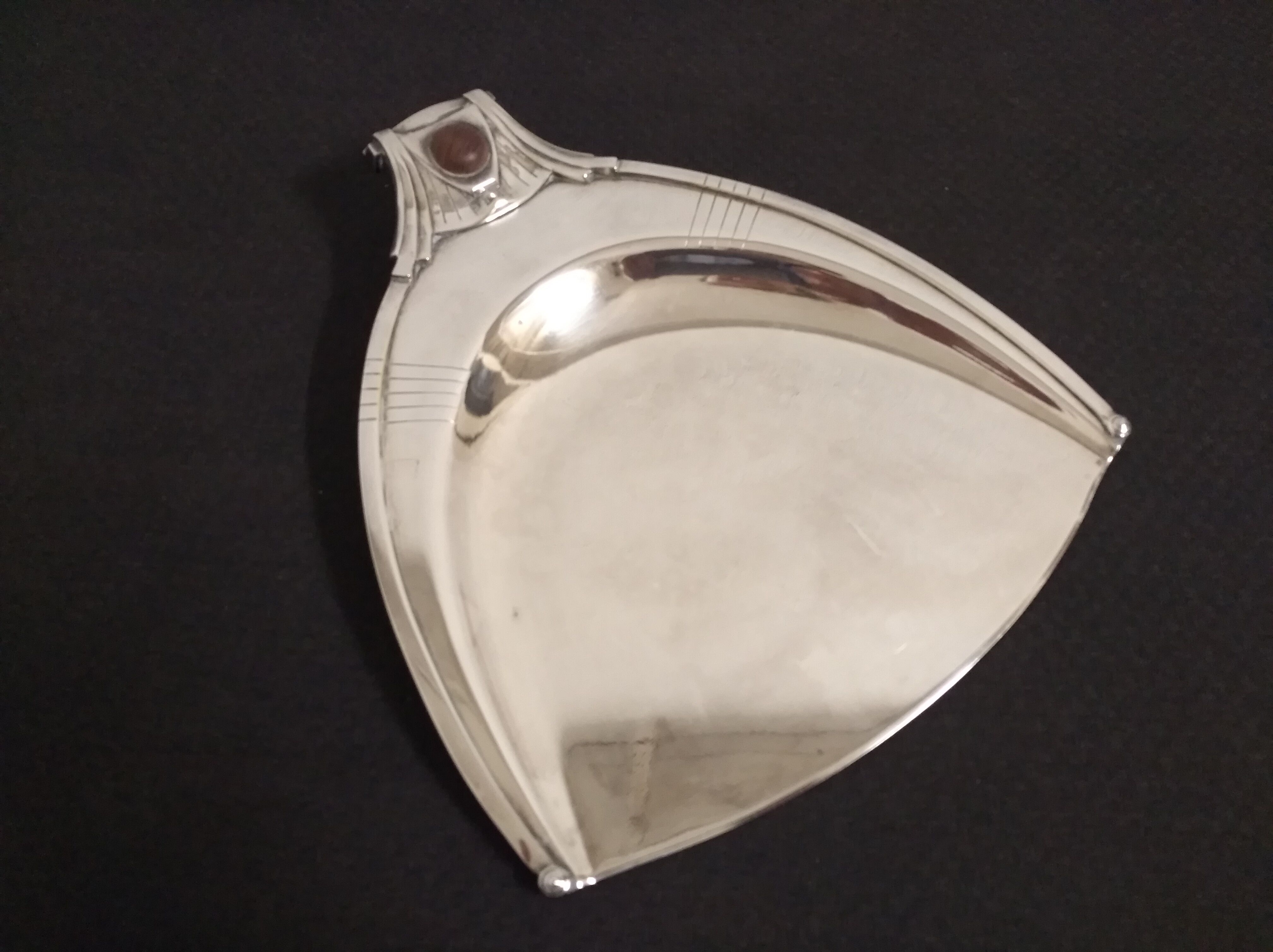 Picks crumbs, peel and table brush in silver metal