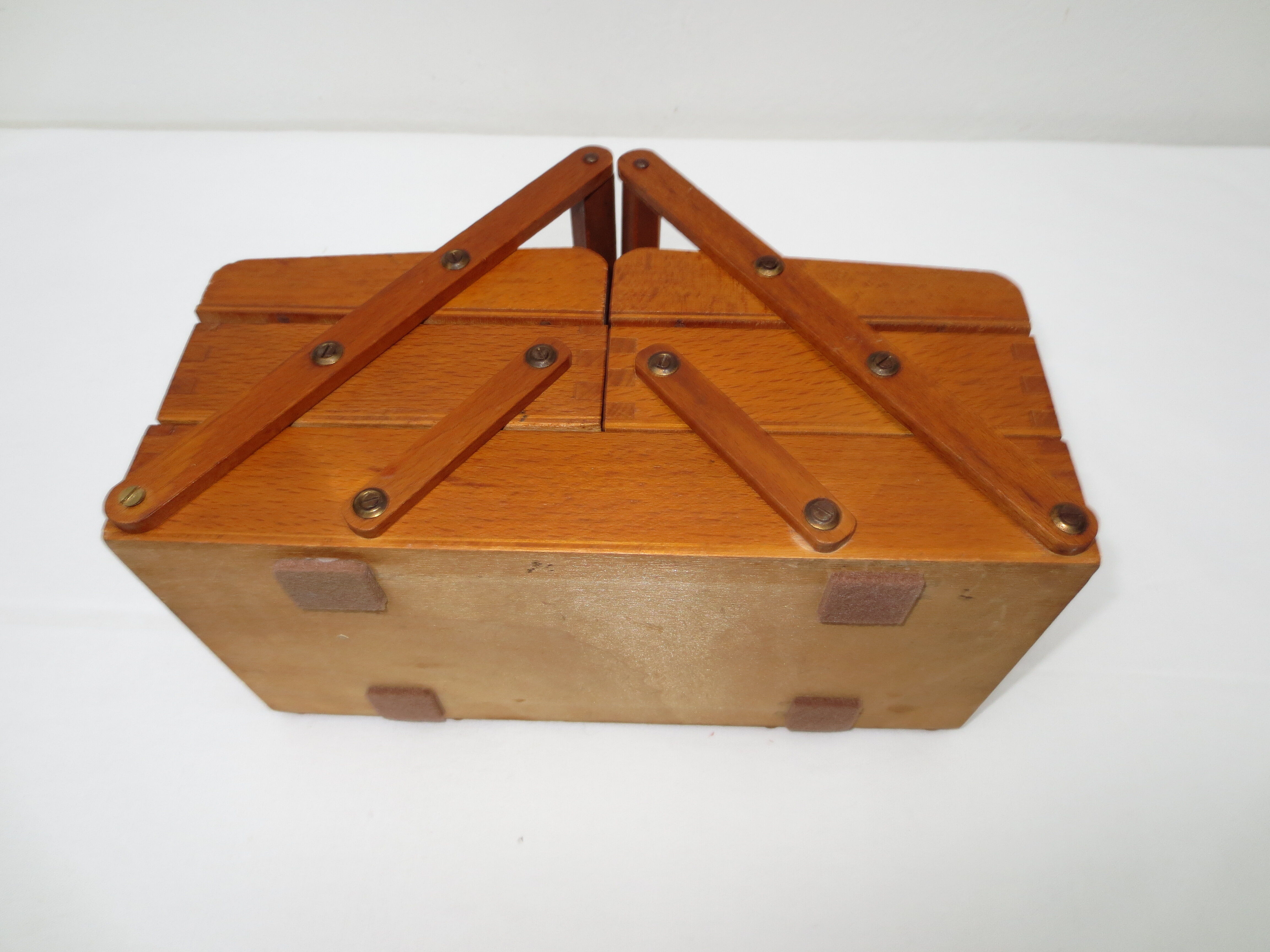 Wood sewing box for children