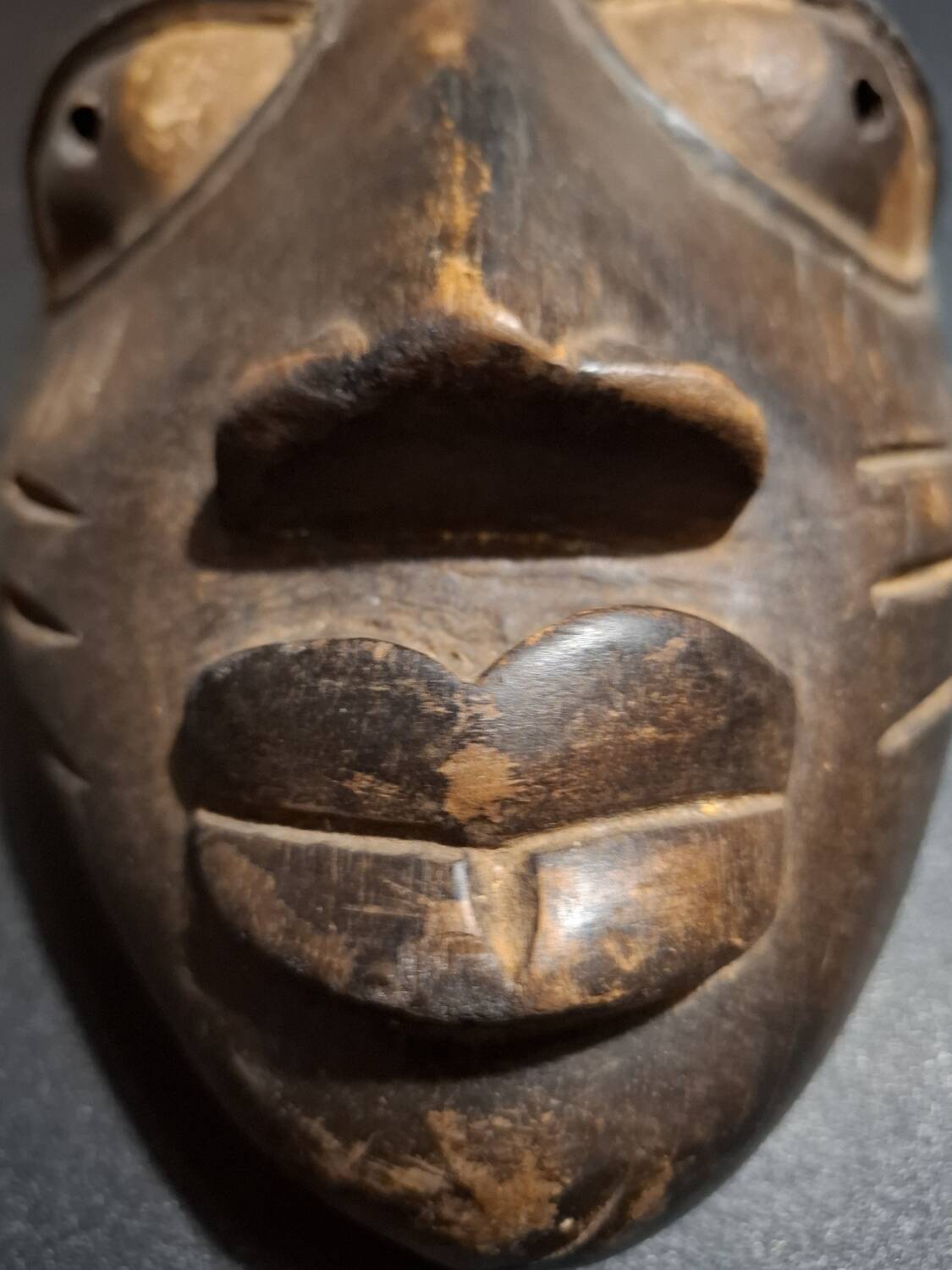 Ancien masque tribal Luba RDC