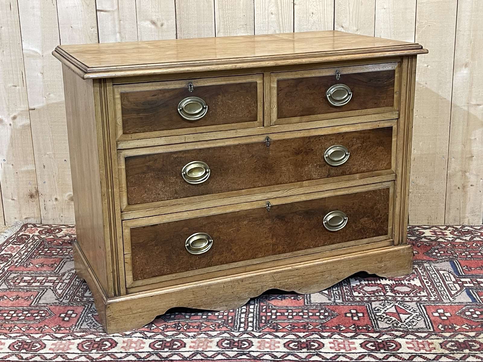 English chest of drawers in frene and nineteenth yew magnifying glass