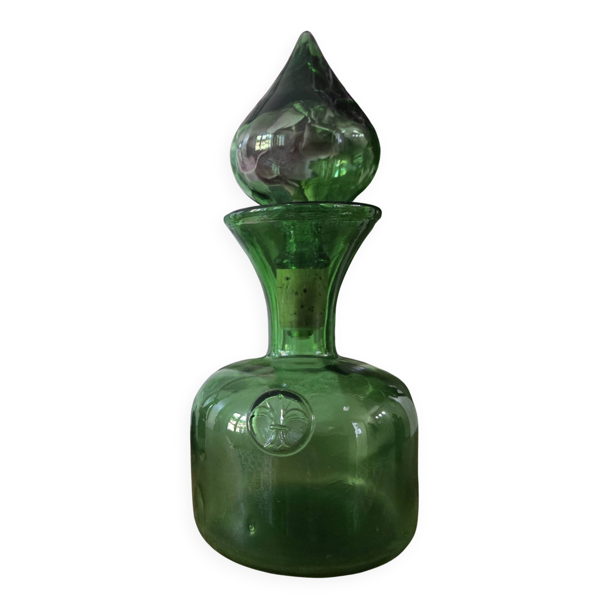 Carafe verte vintage en verre soufflé – Fleur de lys