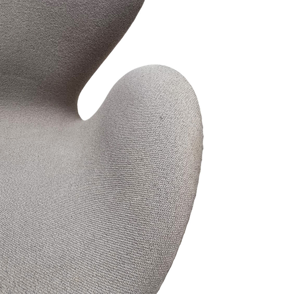 Swan armchair by Arne Jacobsen for Fritz Hansen