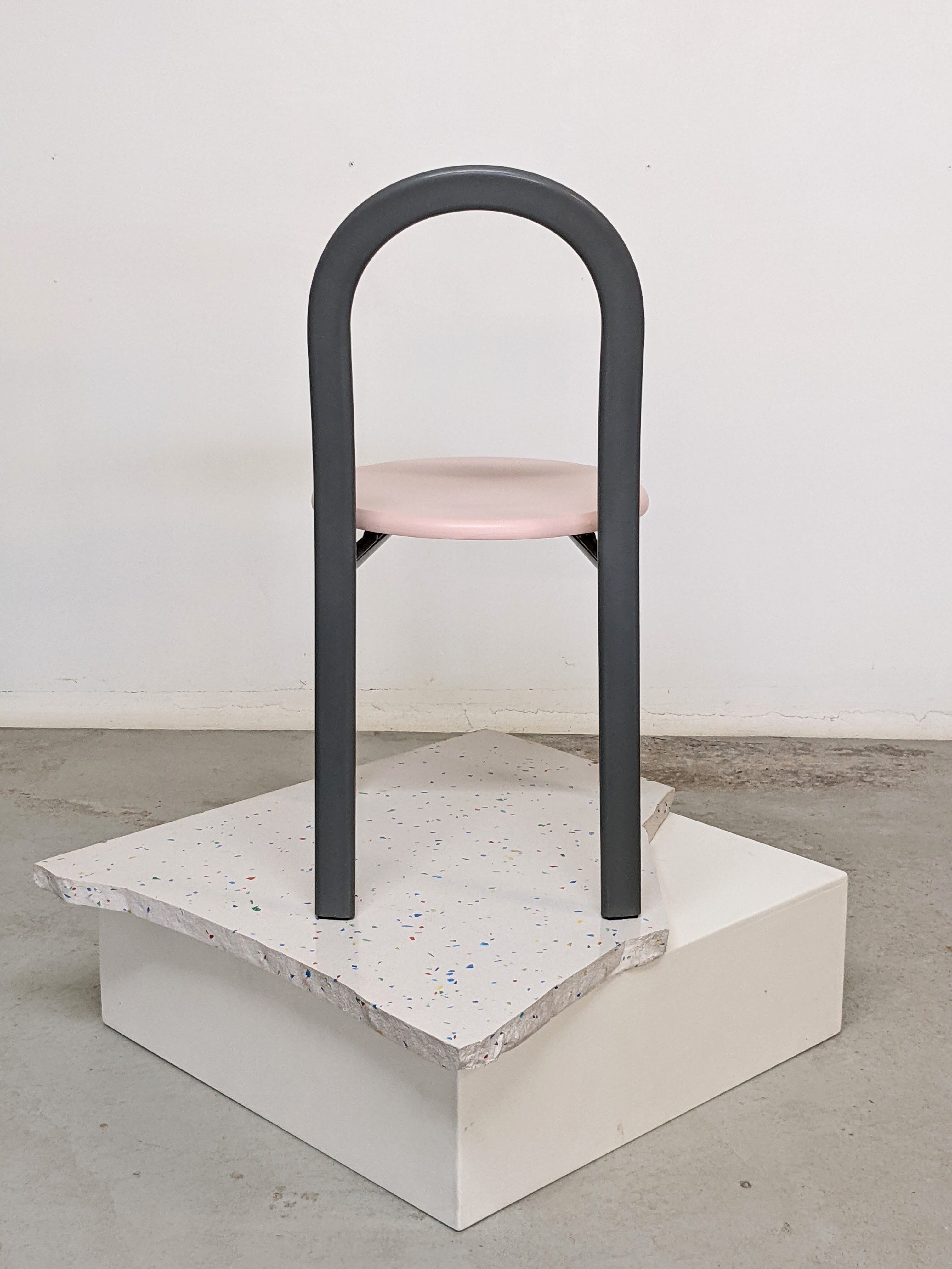Suite of 4 80s design chairs published by Samo