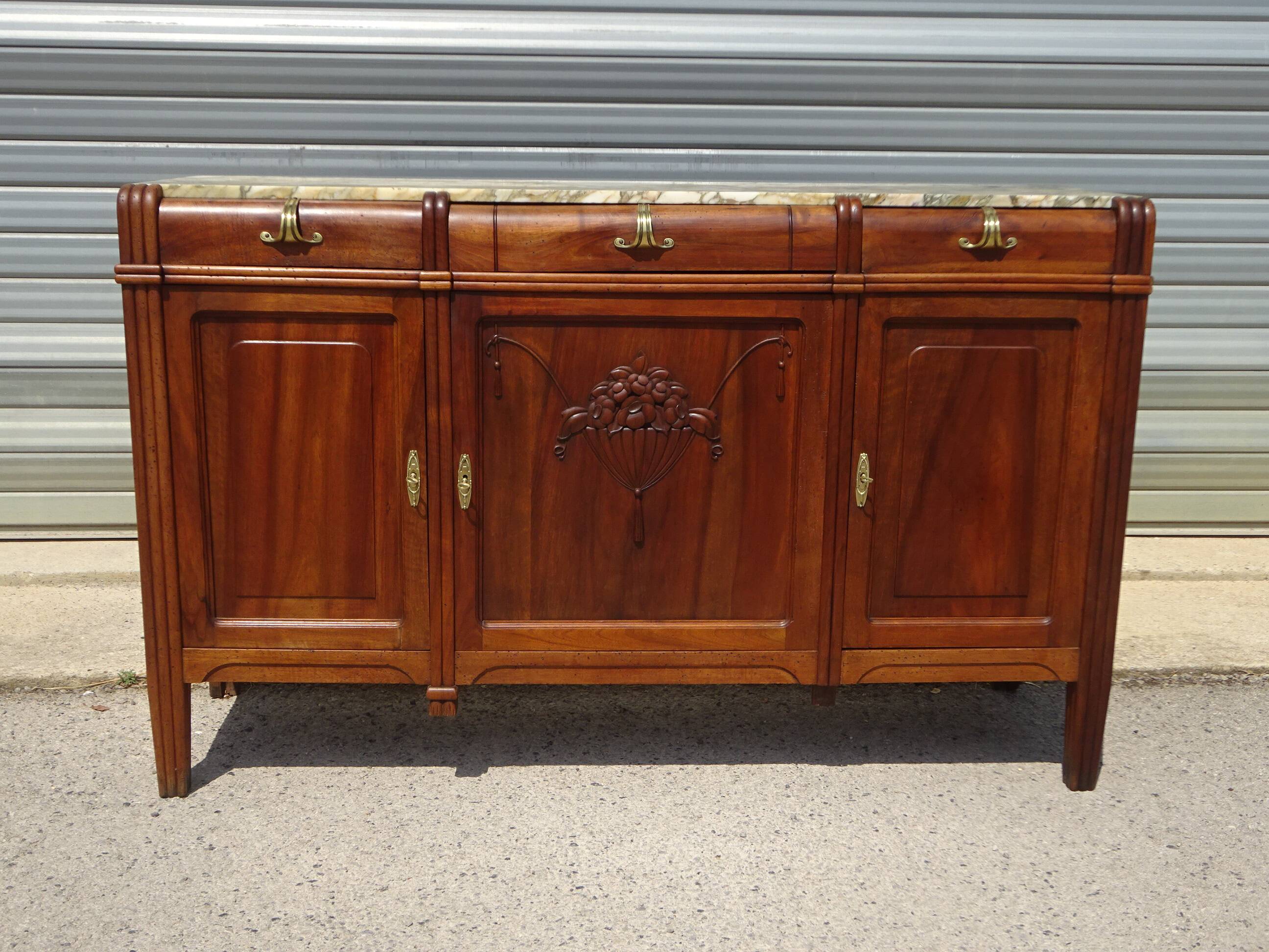 Art Deco sideboard in walnut with a marble top