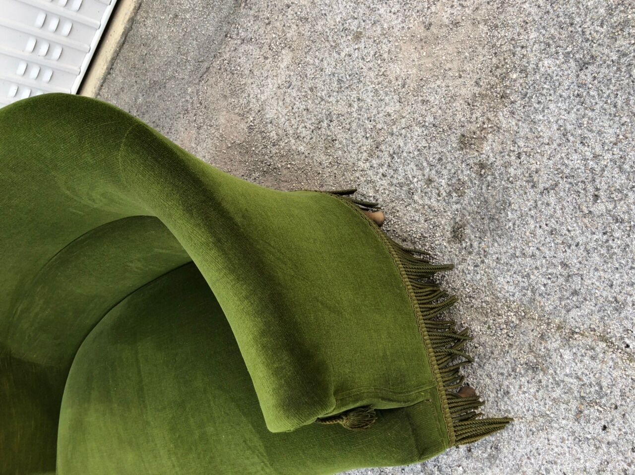 Toad sofa in green velvet