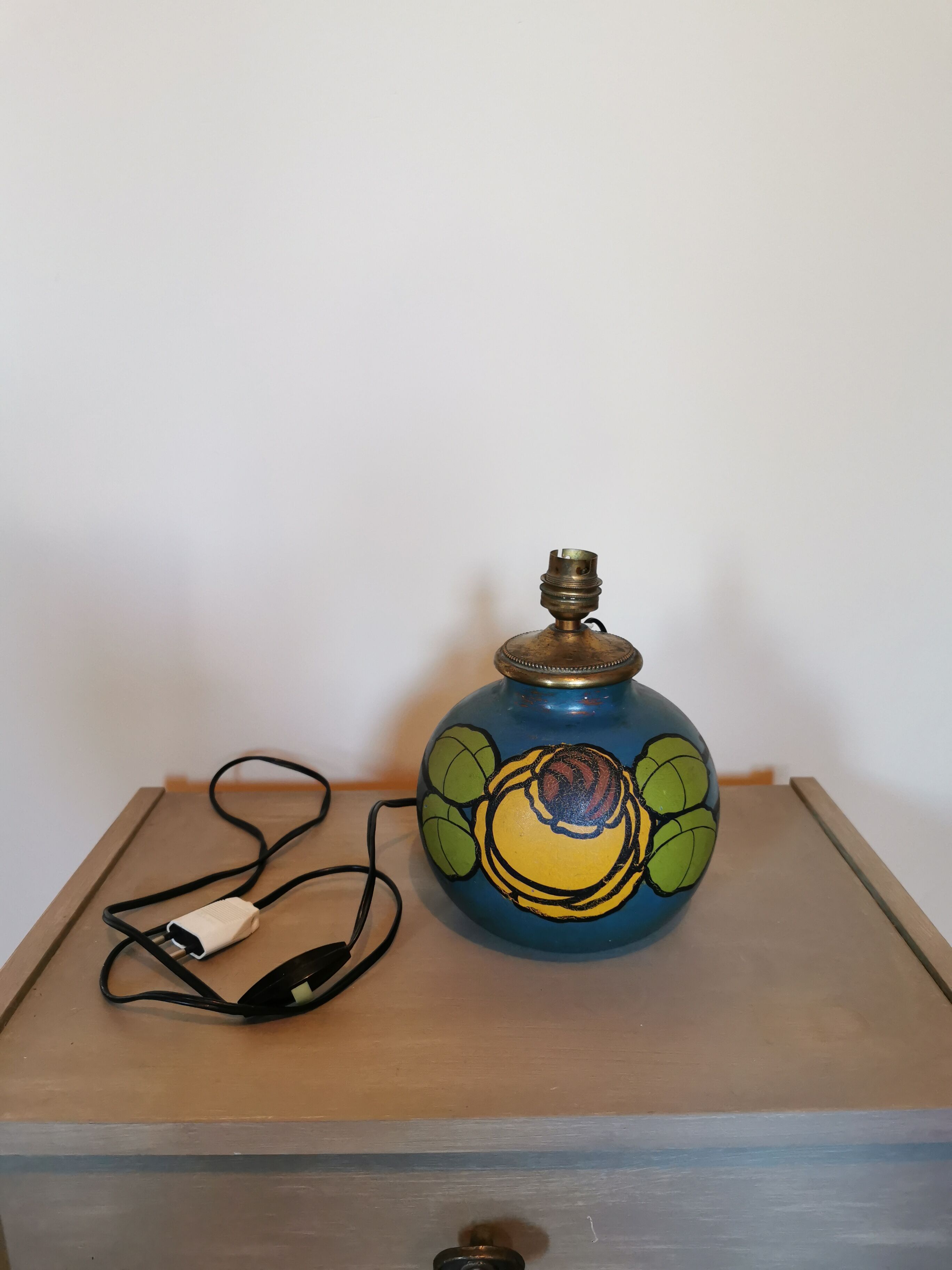 Art Deco painted ceramic globe lamp