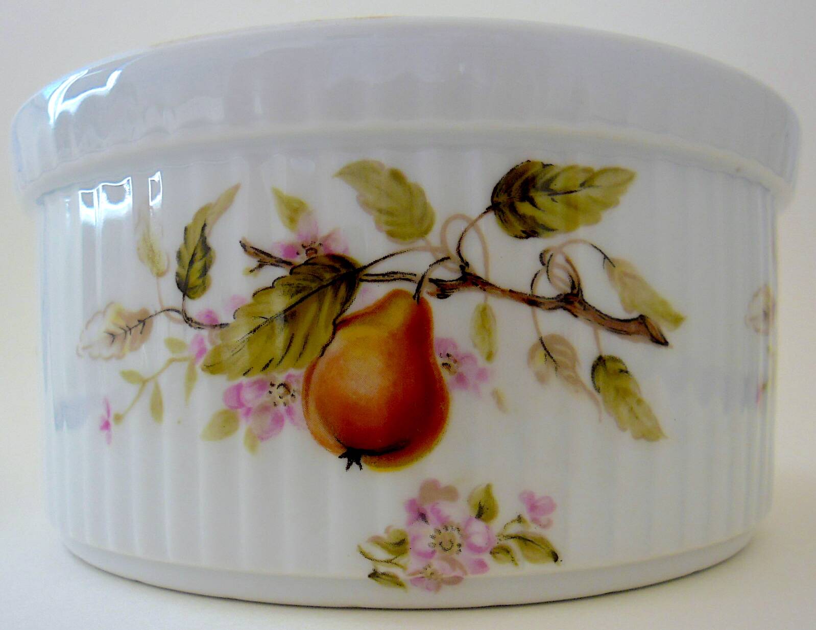 Moule à soufflé en porcelaine à décor fruitier