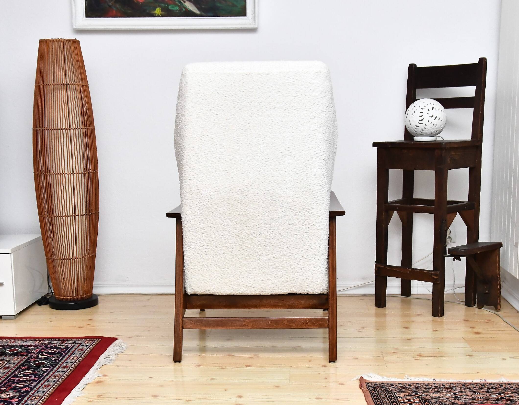 Fauteuil avec repose-pieds rabattable en Bouclé blanc crème, années 1960