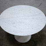 Round marble tulip table by E. Saarinen for Knoll International Editions