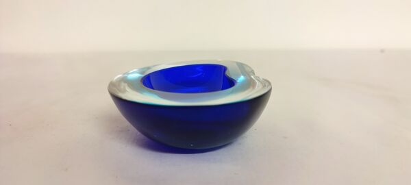 Bol « Sommerso » en verre de Murano. Italie, années 1970.