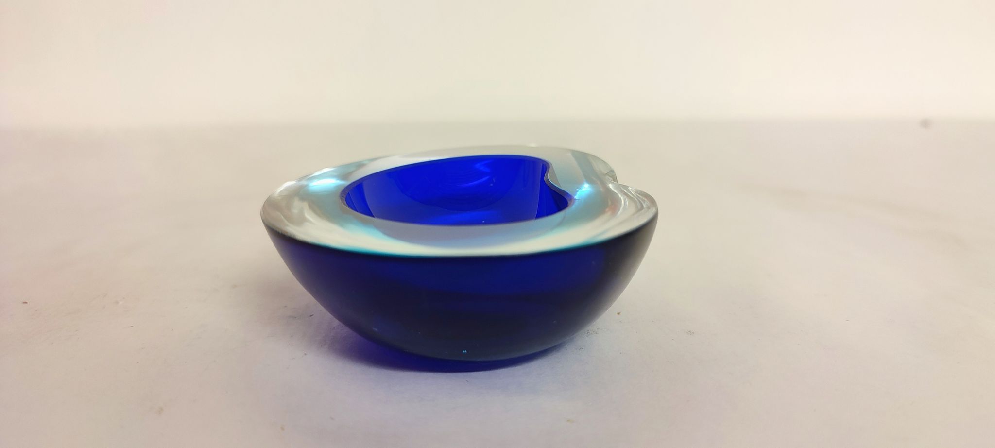 Bol « Sommerso » en verre de Murano. Italie, années 1970.
