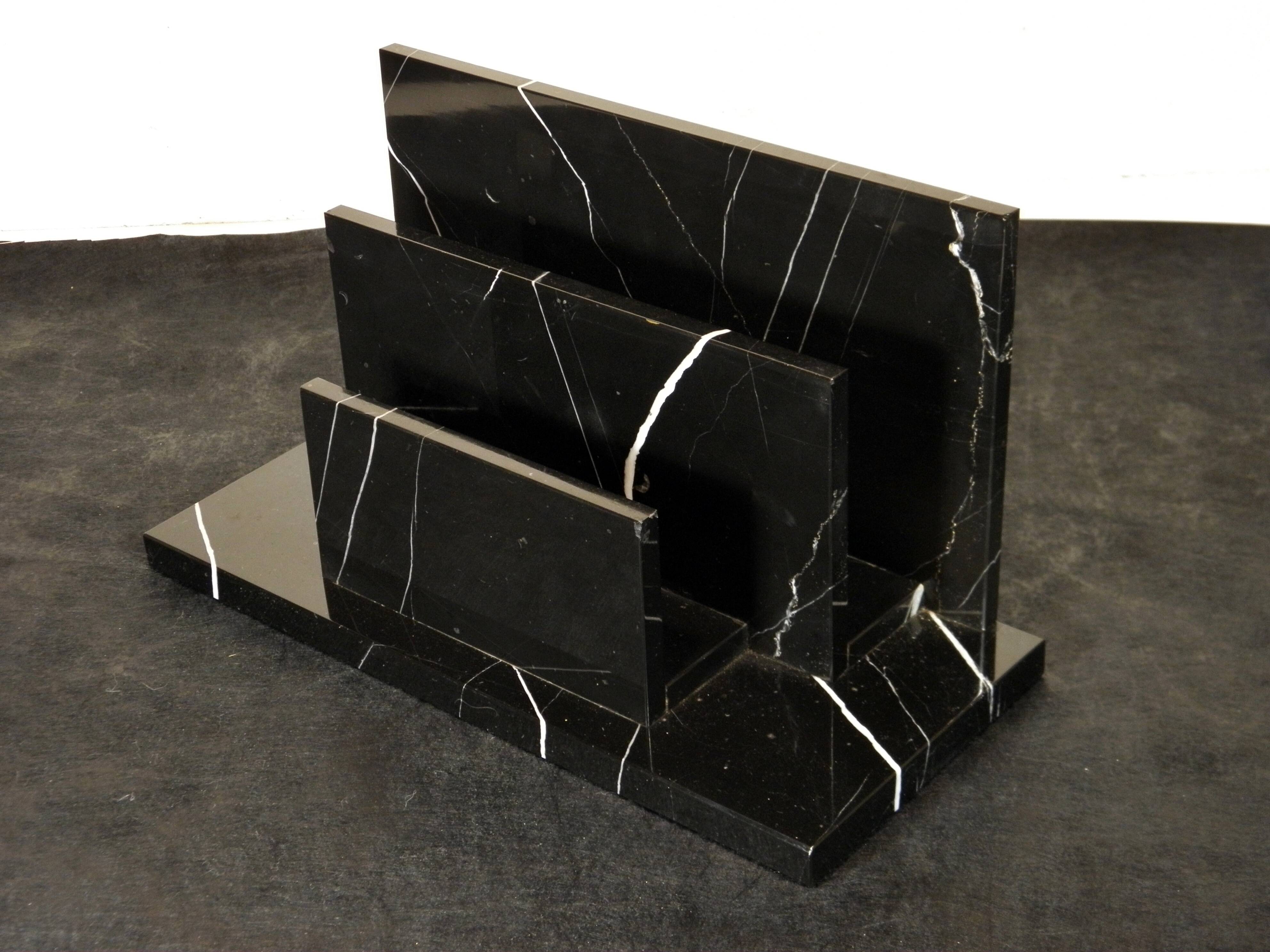 PORTE-LETTRES, RANGE-COURRIER en MARBRE